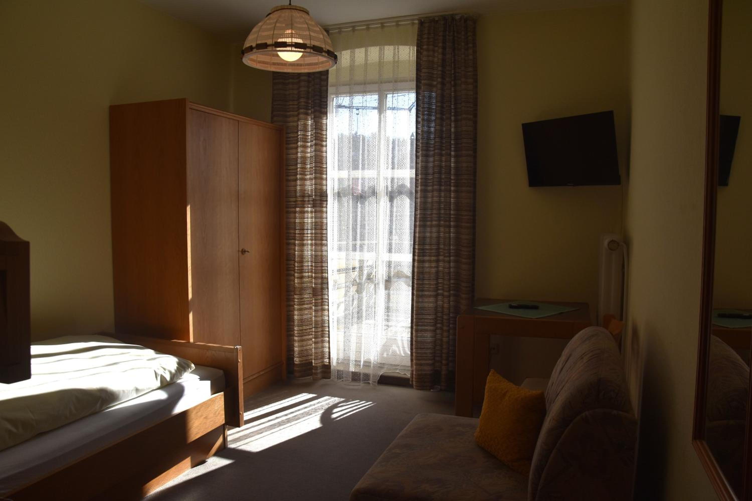 Single Room with Private Bathroom photo 3