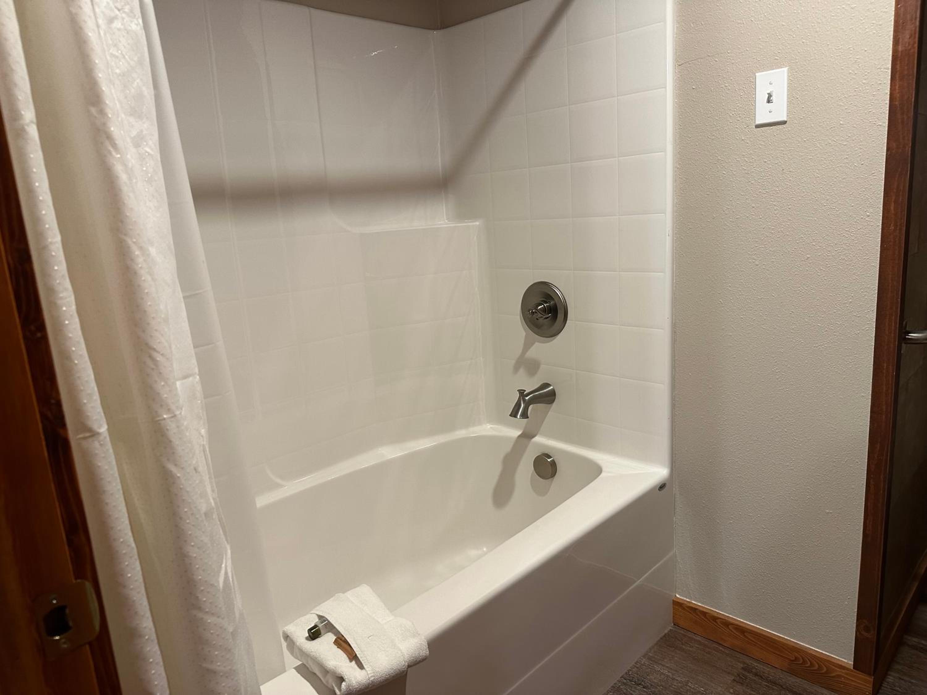 Deluxe Double Room (2 Adults + 1 Child) - Photo 10