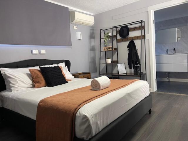 Queen Room photo 2