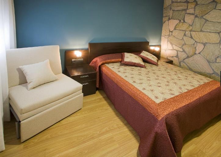 Double or Twin Room - Photo 3