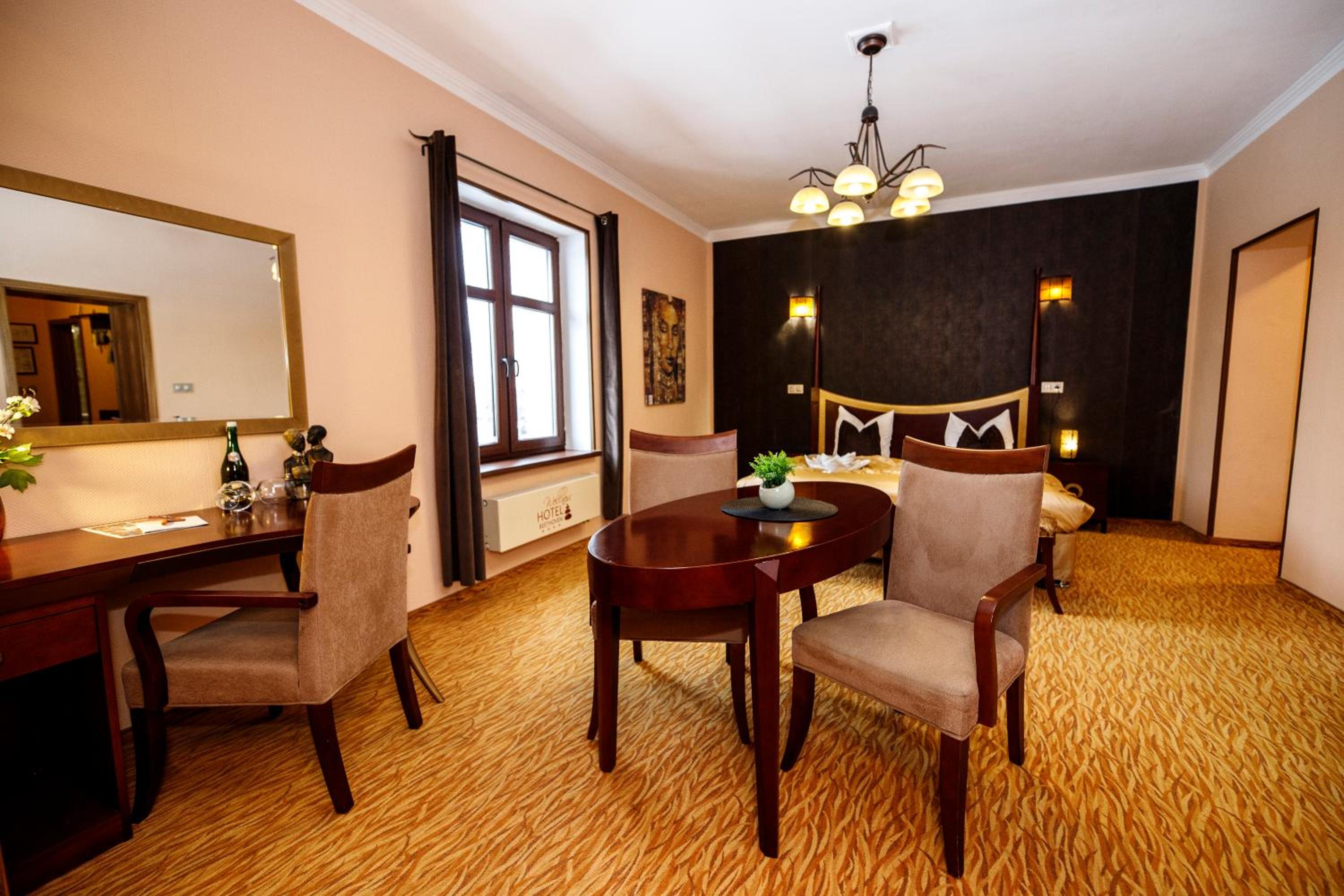 Superior King Suite photo 2