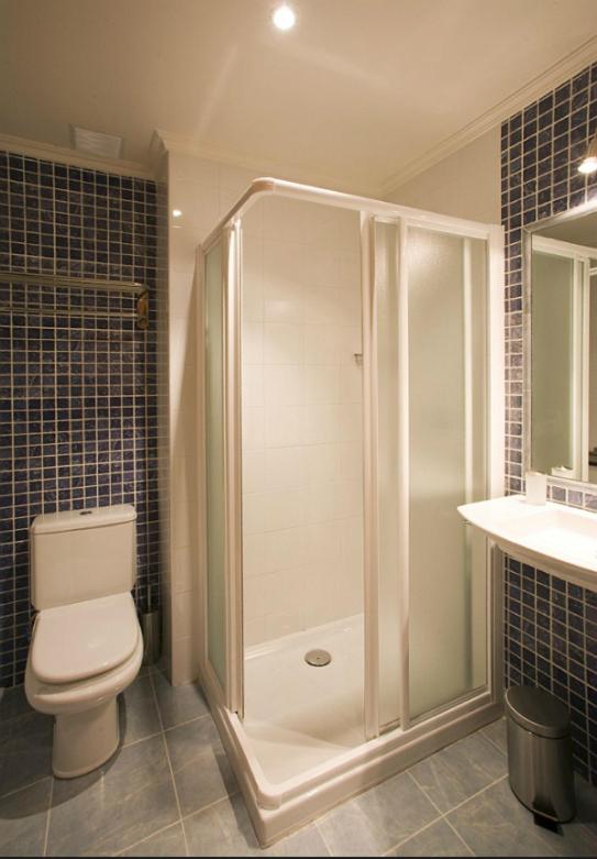 Double or Twin Room - Photo 9