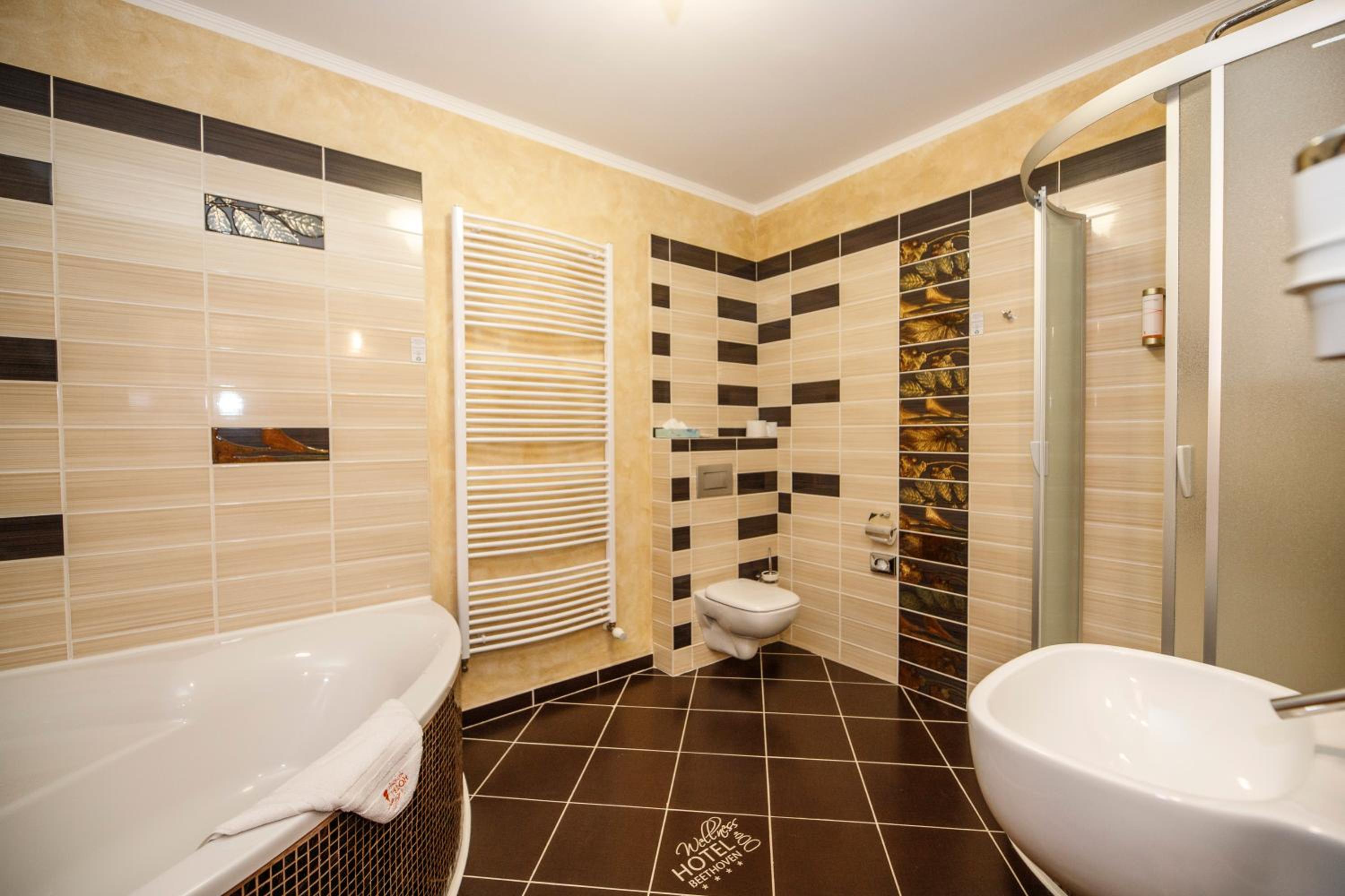 Superior King Suite photo 3