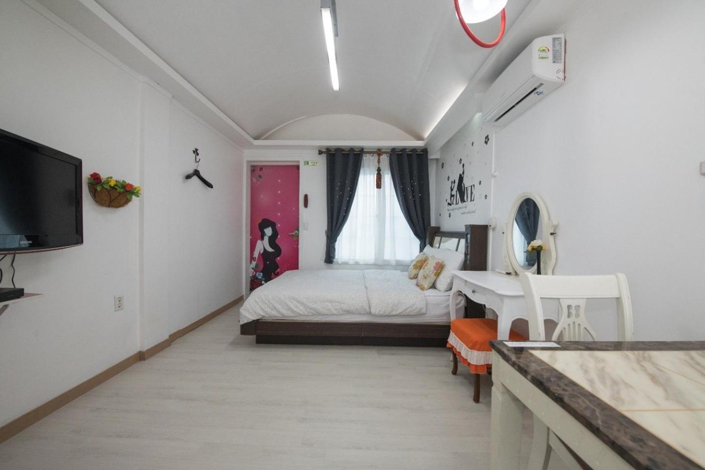 Double Room 4 photo 1