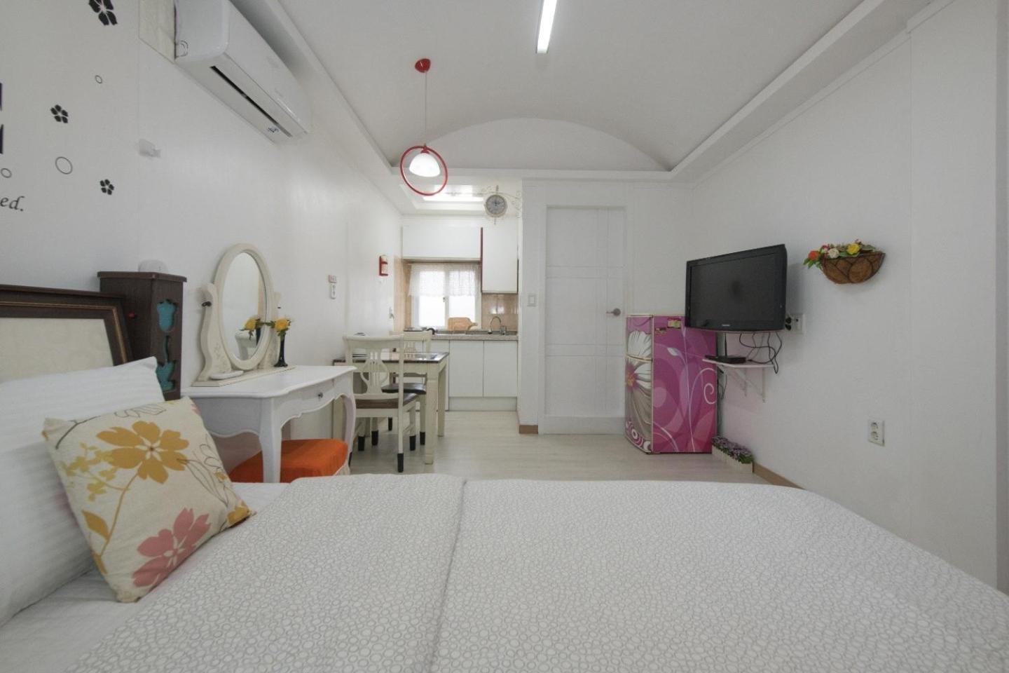 Double Room 4 photo 3