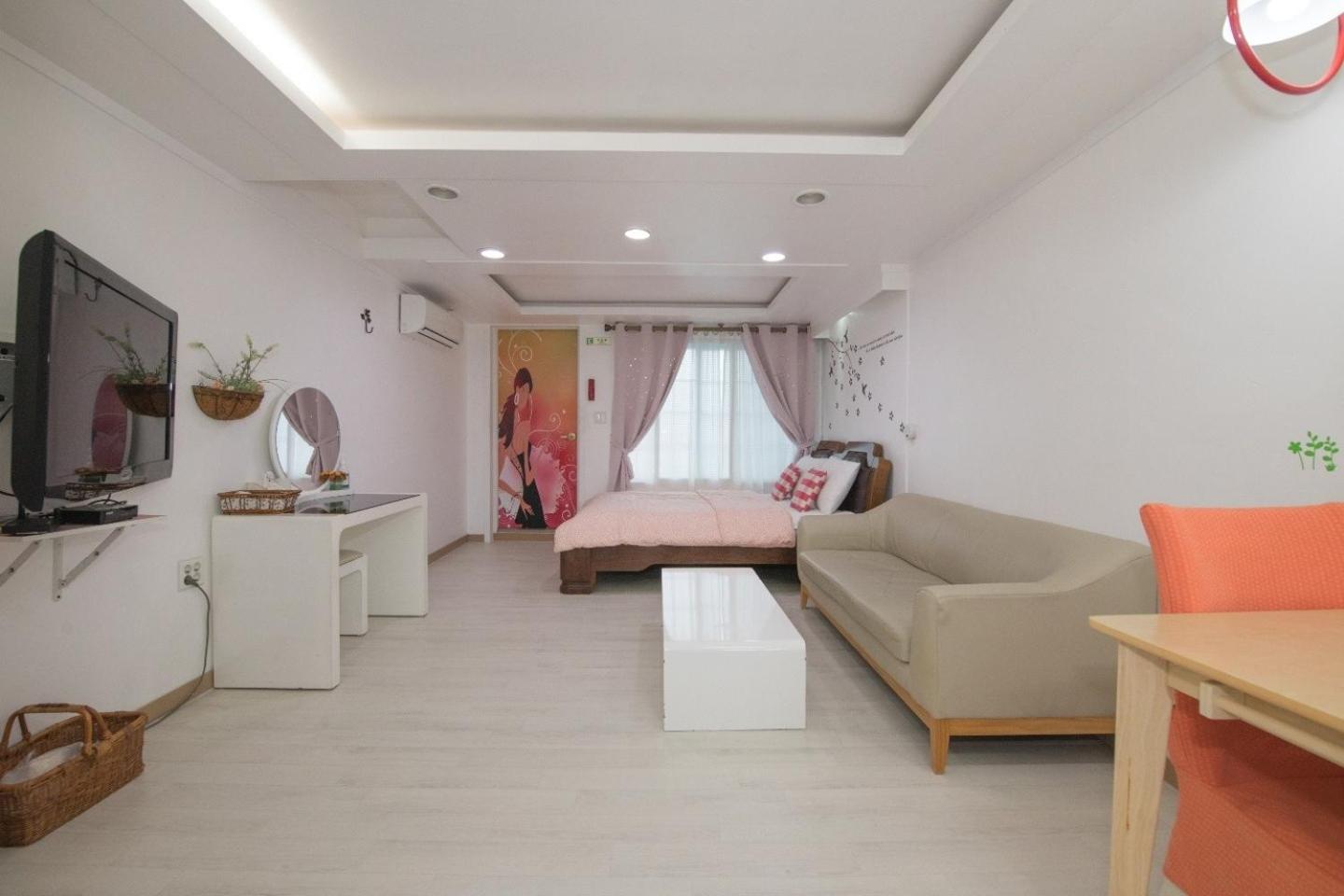 Double Room 5 photo 1