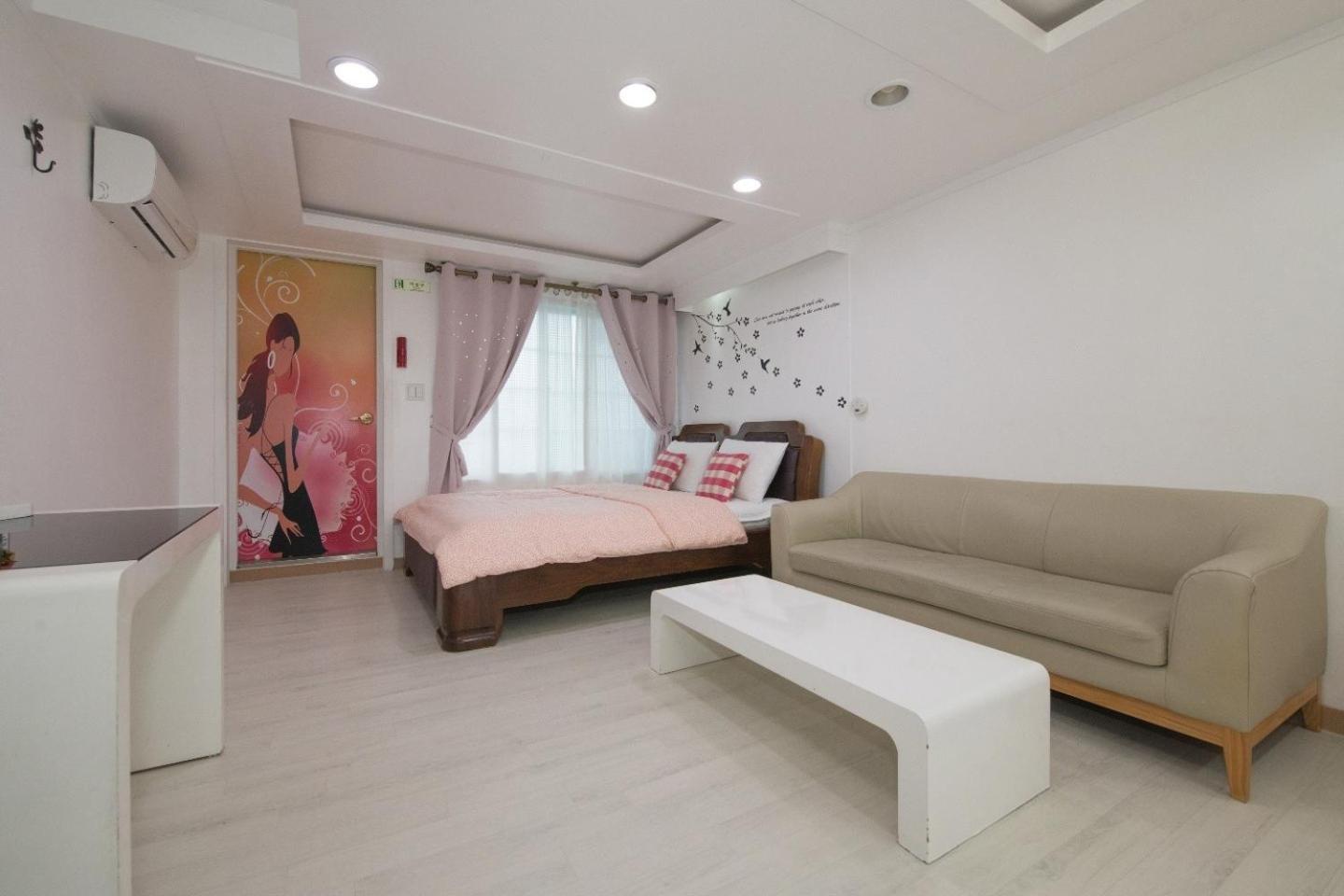 Double Room 5 photo 2