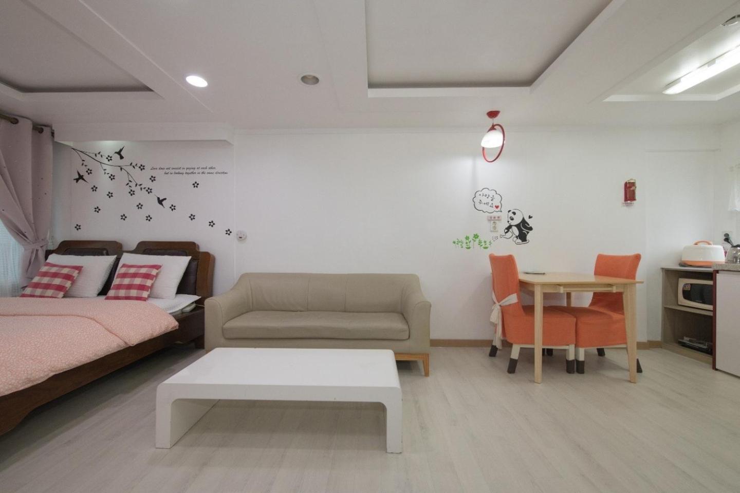 Double Room 5 photo 3
