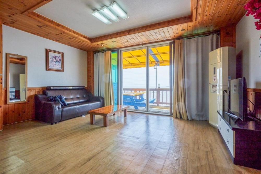Family Room photo 1
