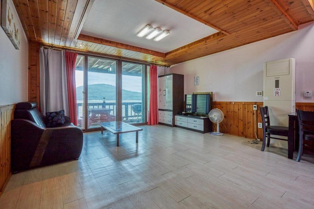 Family Room photo 1