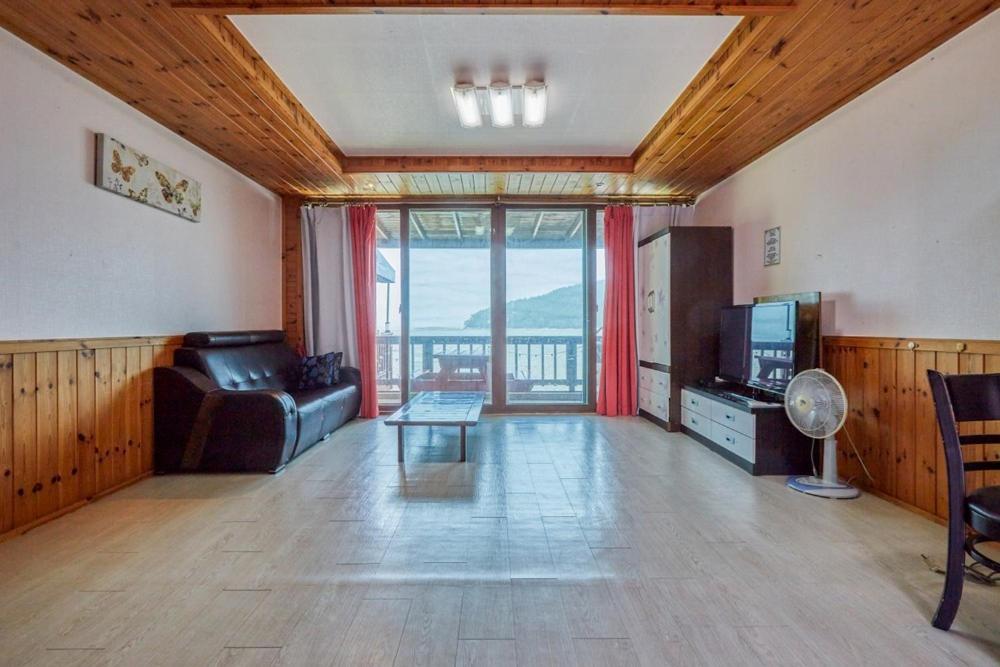 Family Room photo 2
