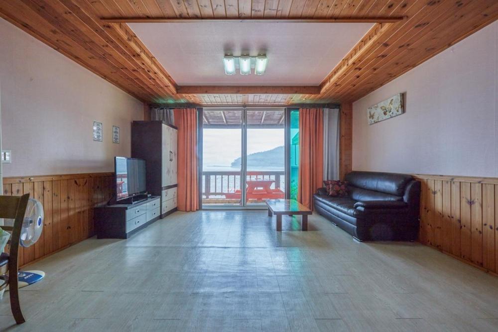 Family Room photo 2