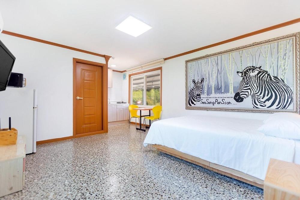 Double Room 5 photo 1