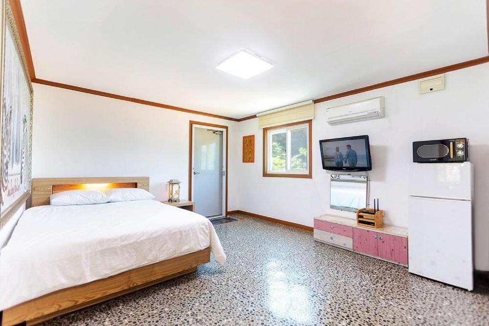 Double Room 5 photo 3