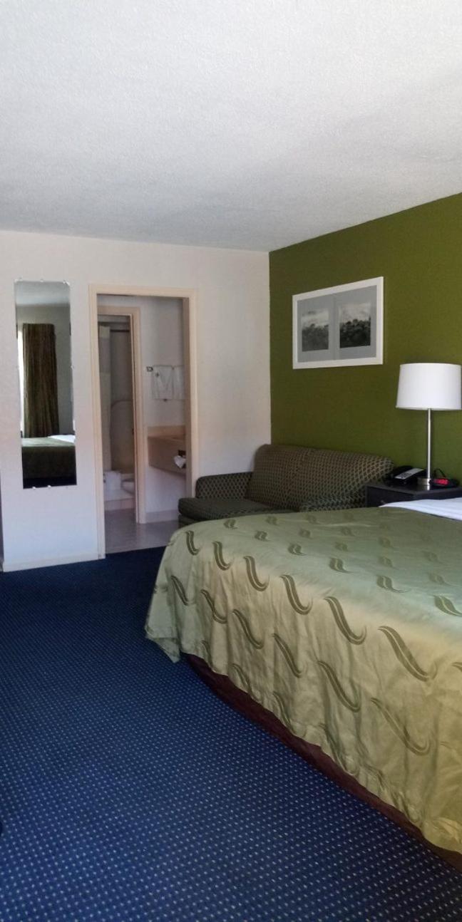 King Room - Accessible/Non Smoking - Photo 3