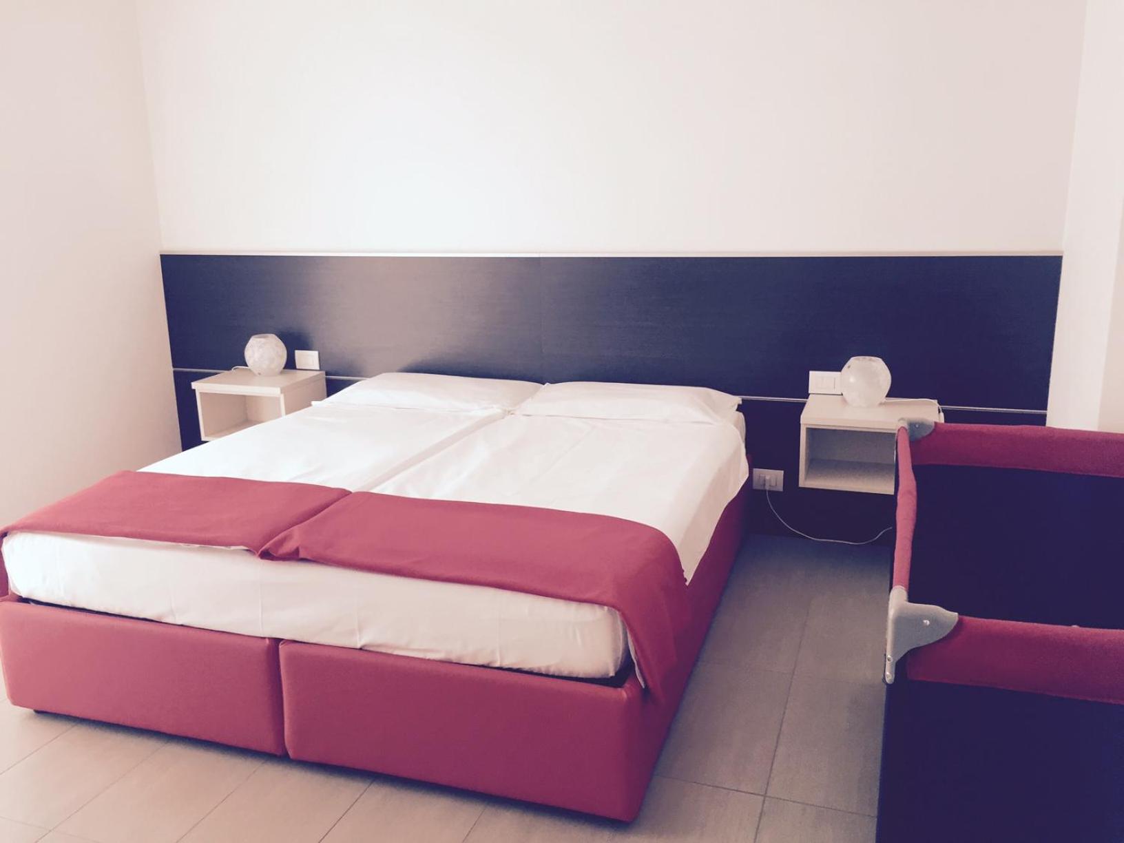 Two-Bedroom Apartment with Lake View (6 Adults)