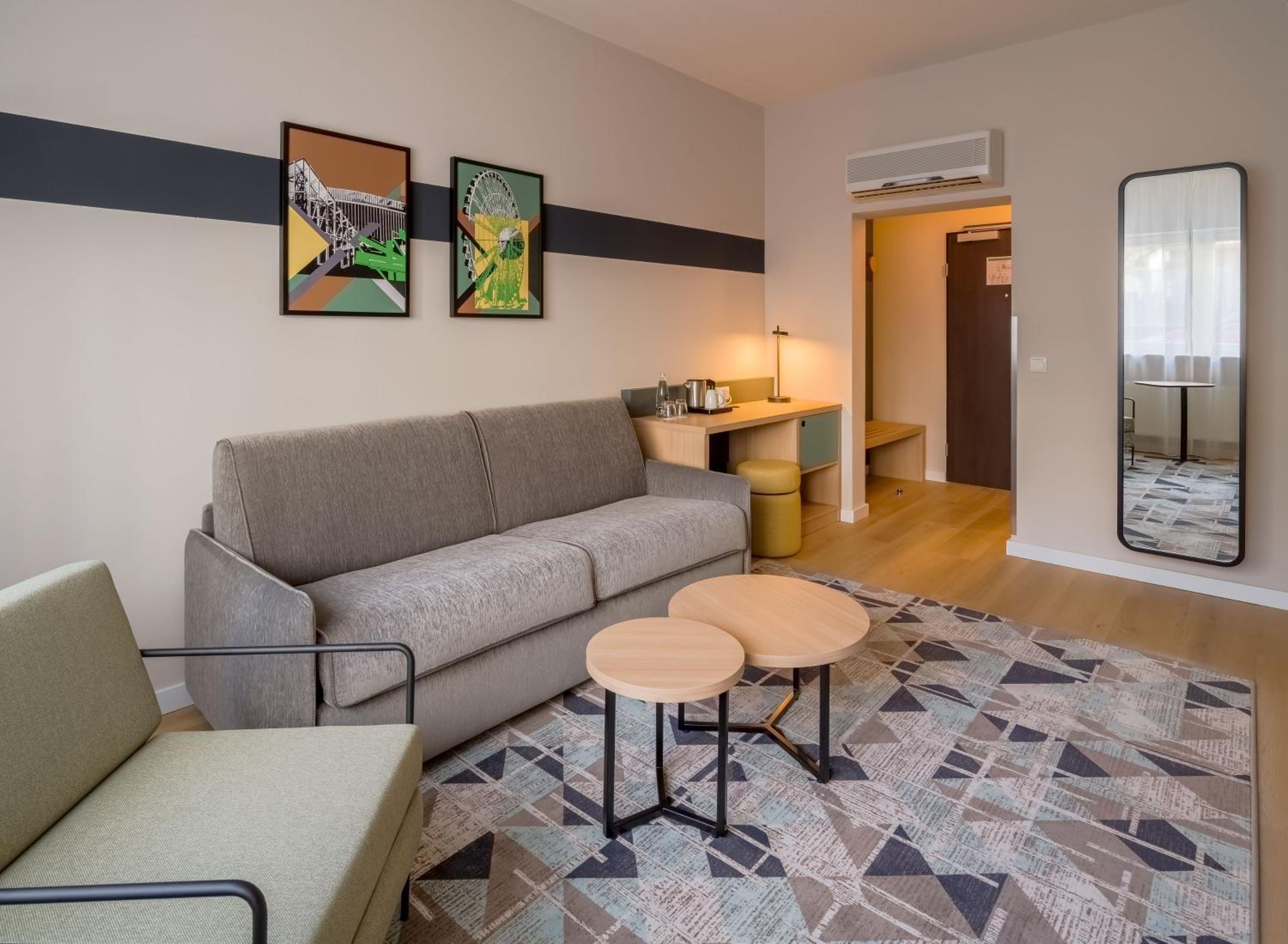 King Room with Sofa - Photo 10