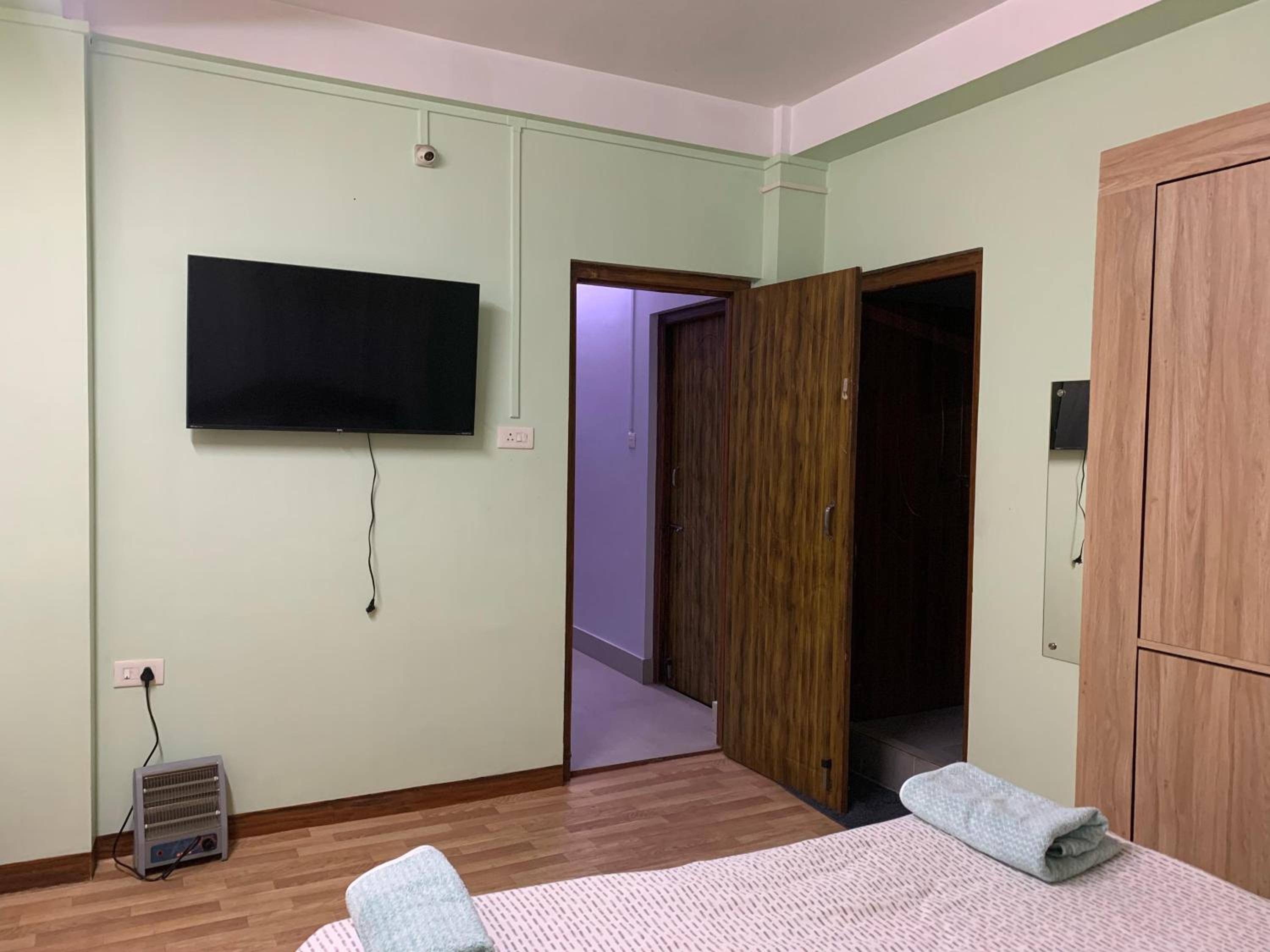 Apartment - Ground Floor - Photo 3