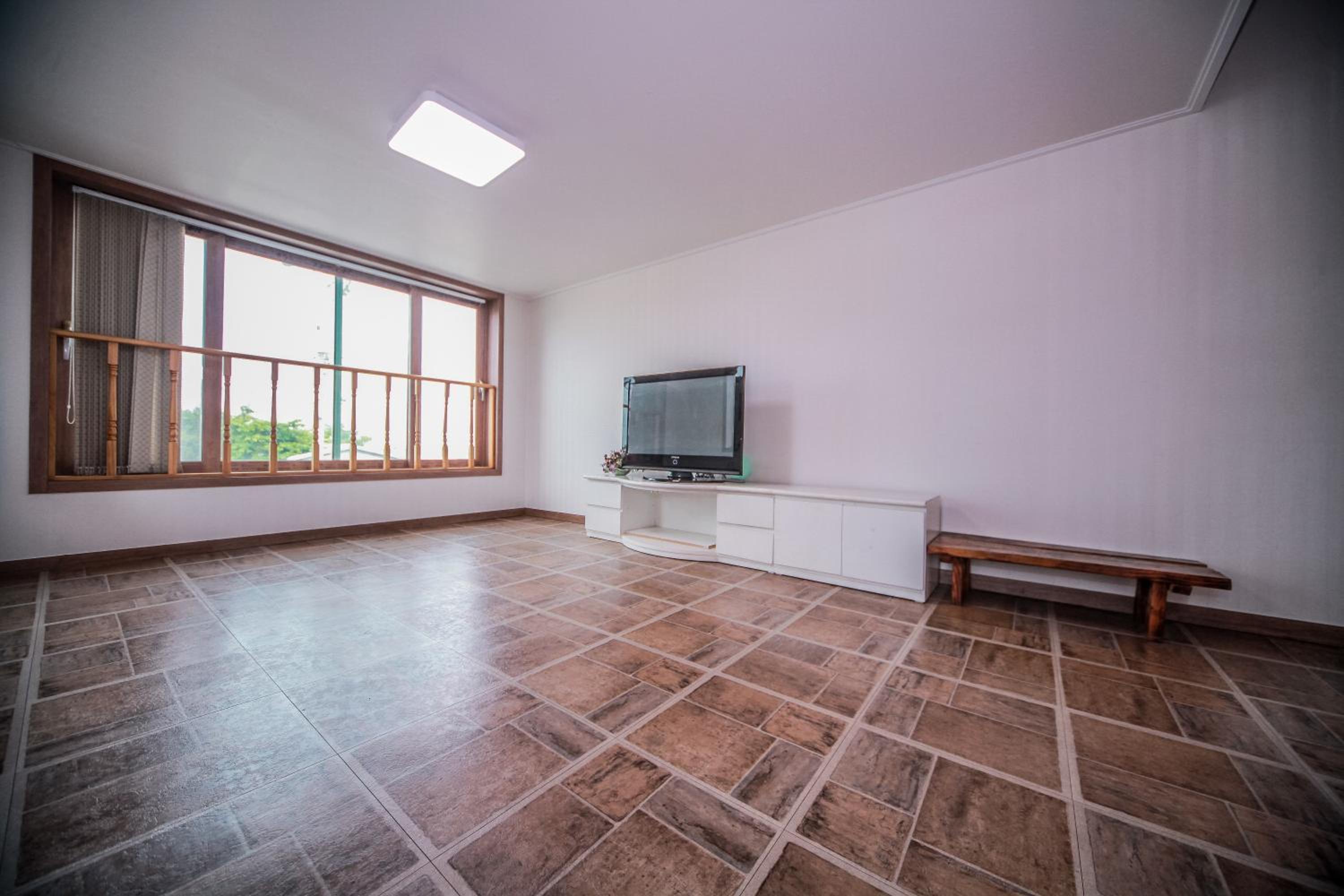 Family Room - Photo 3