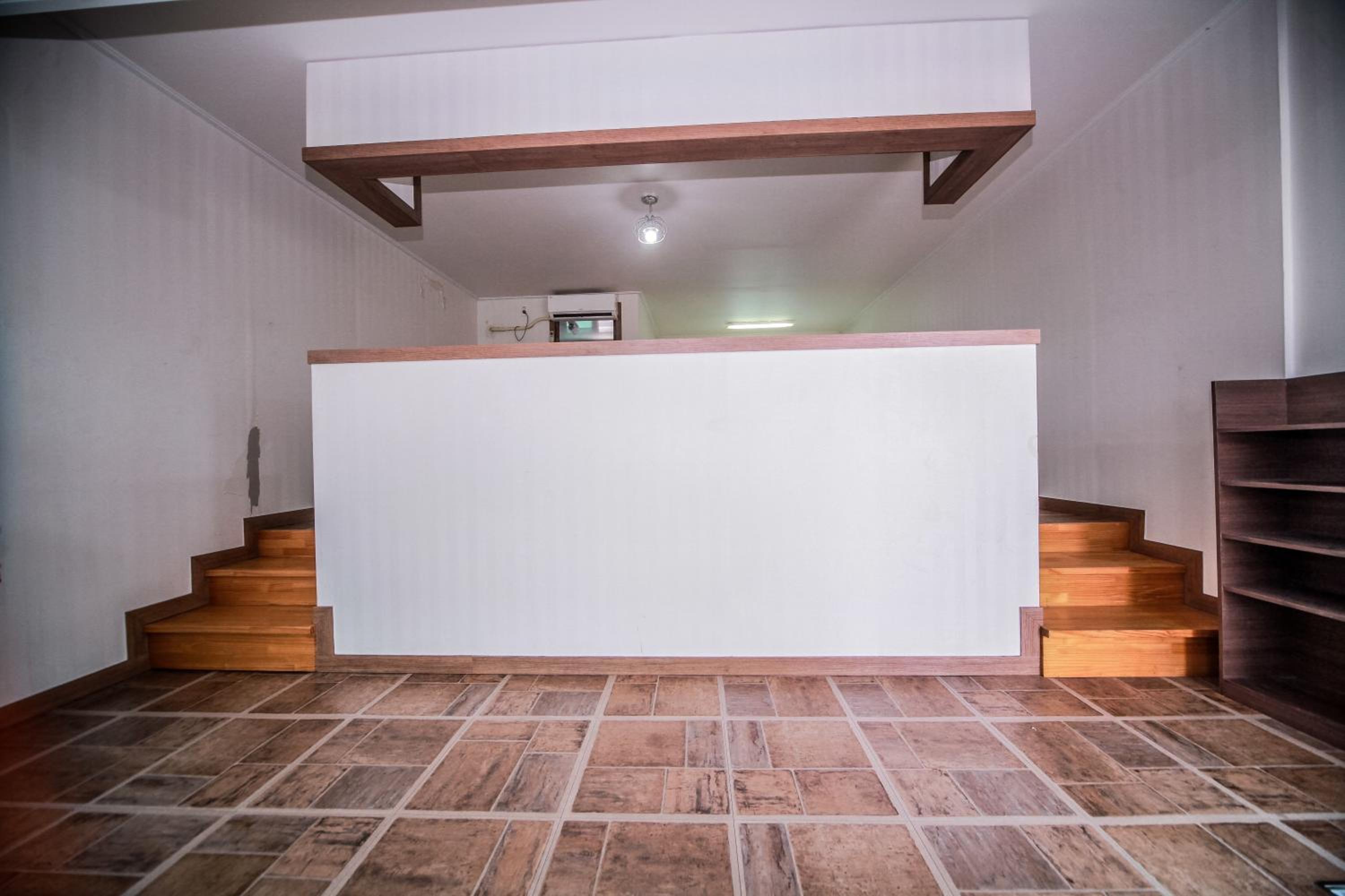 Family Room - Photo 4