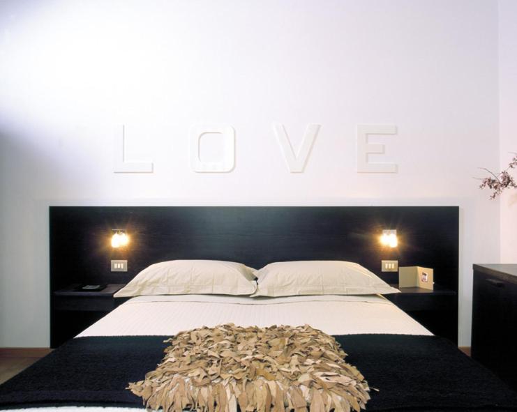 Standard Twin Room - Photo 16
