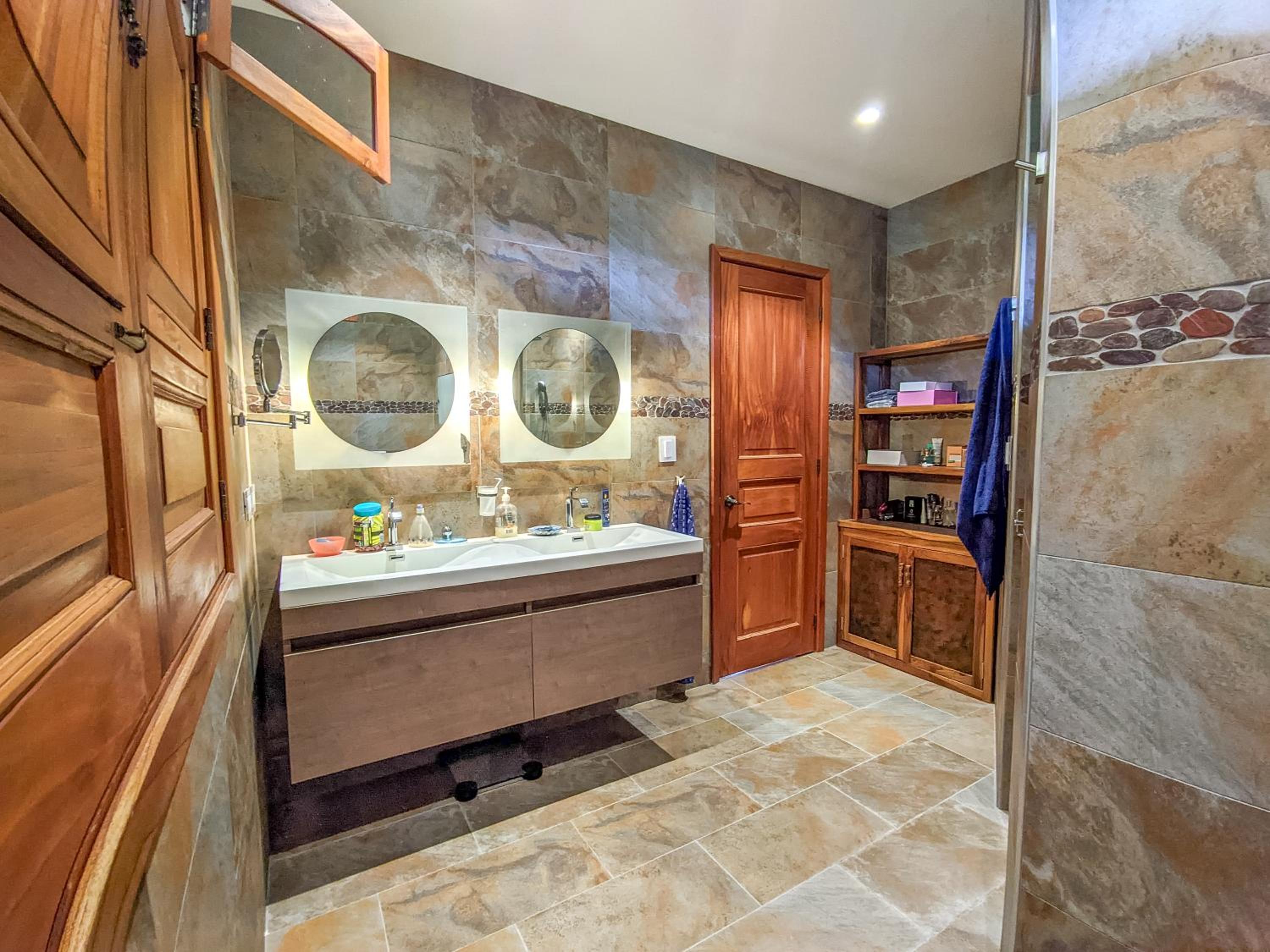 Suite with Mountain View photo 2