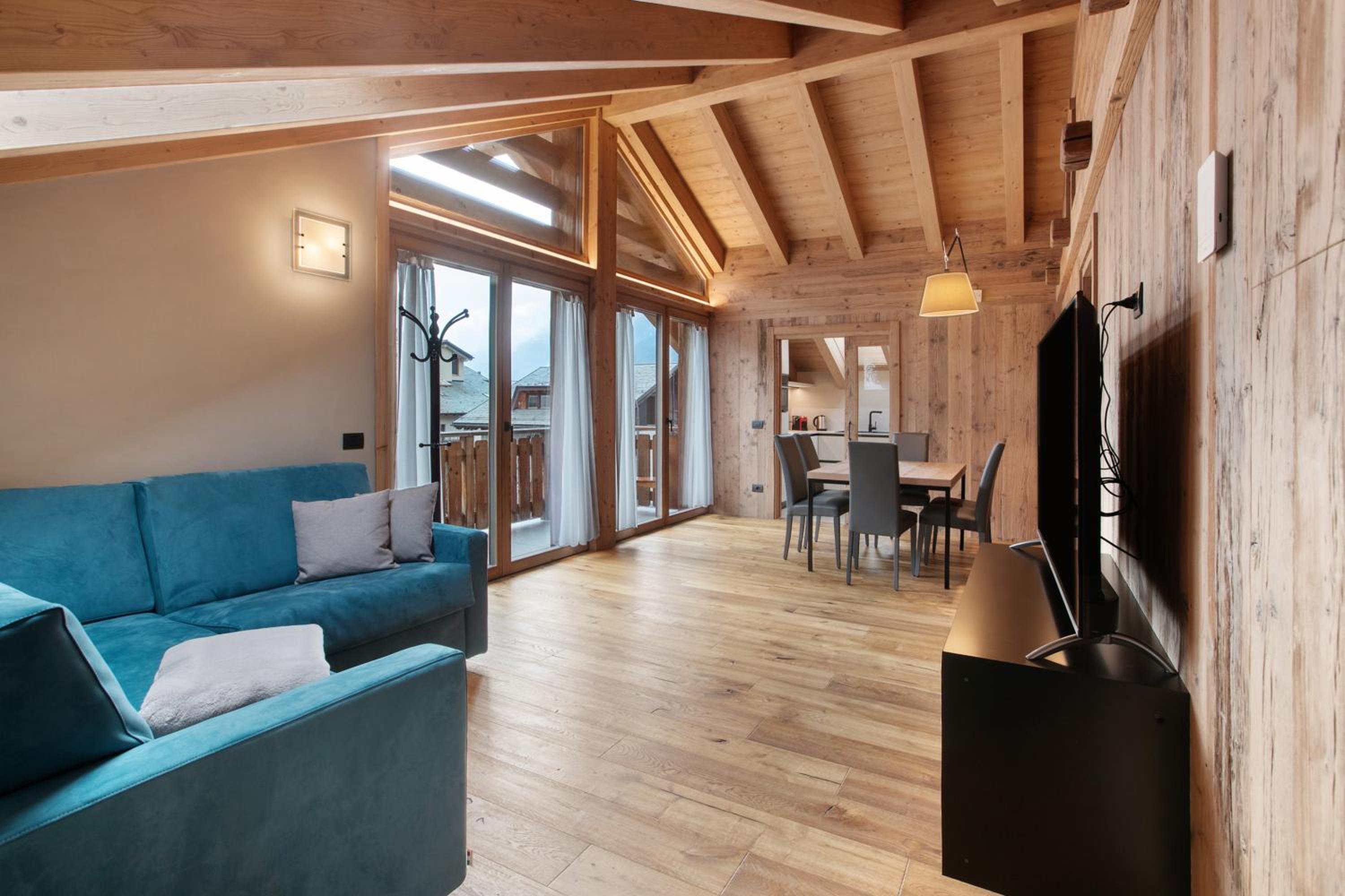 Two-Bedroom Deluxe Apartment with Garden View
