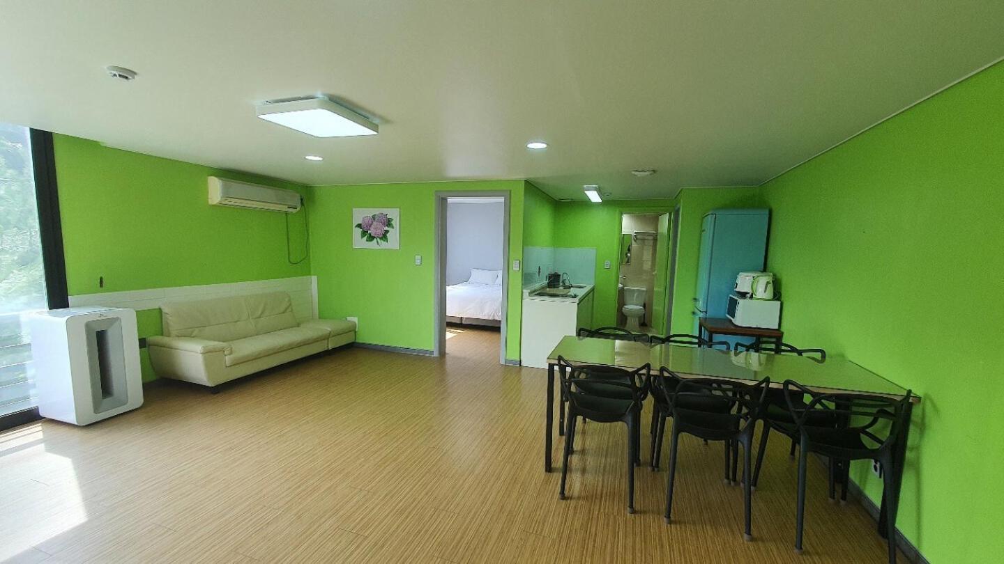 Family Room photo 1
