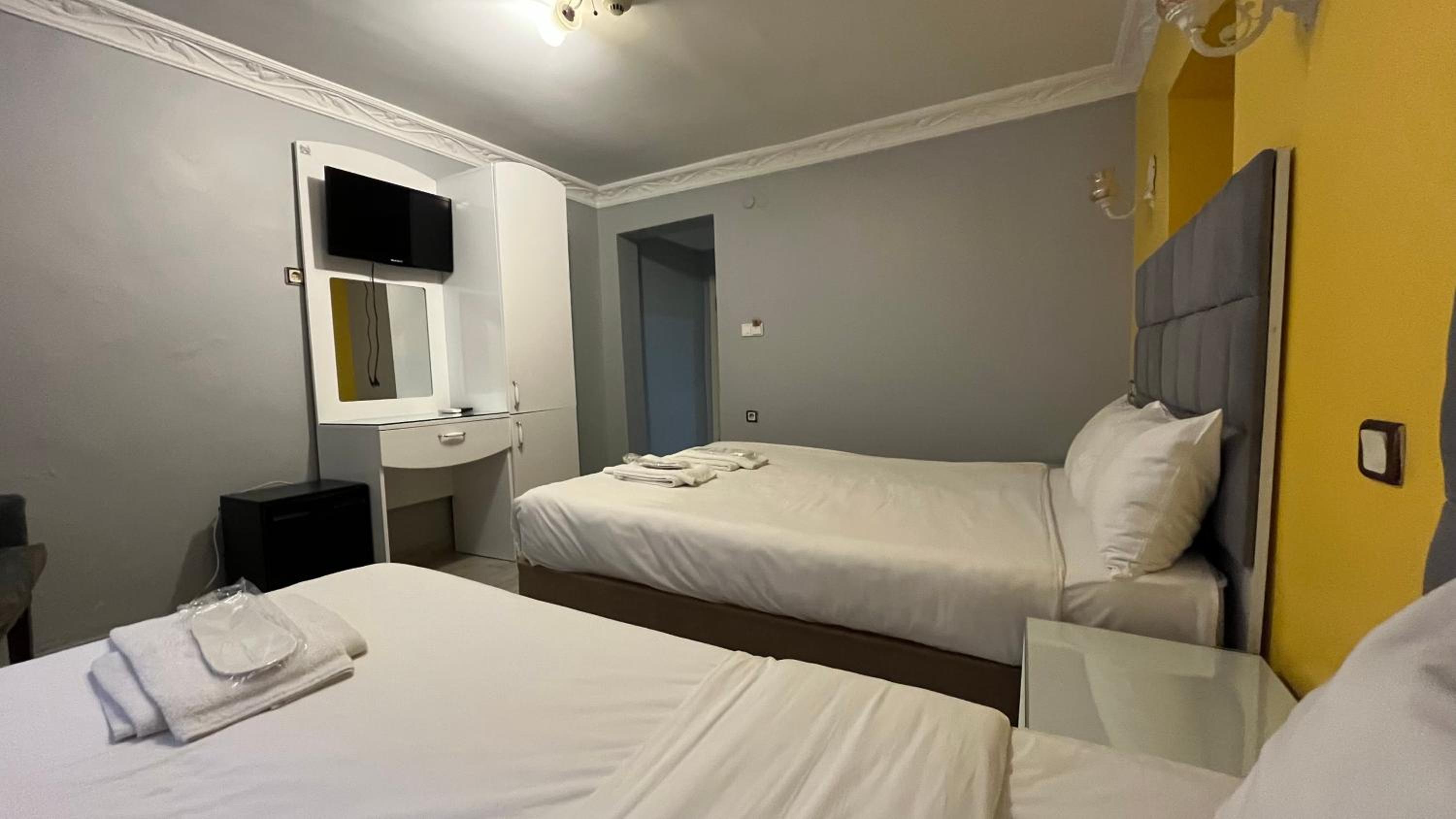 Economy Triple Room photo 1