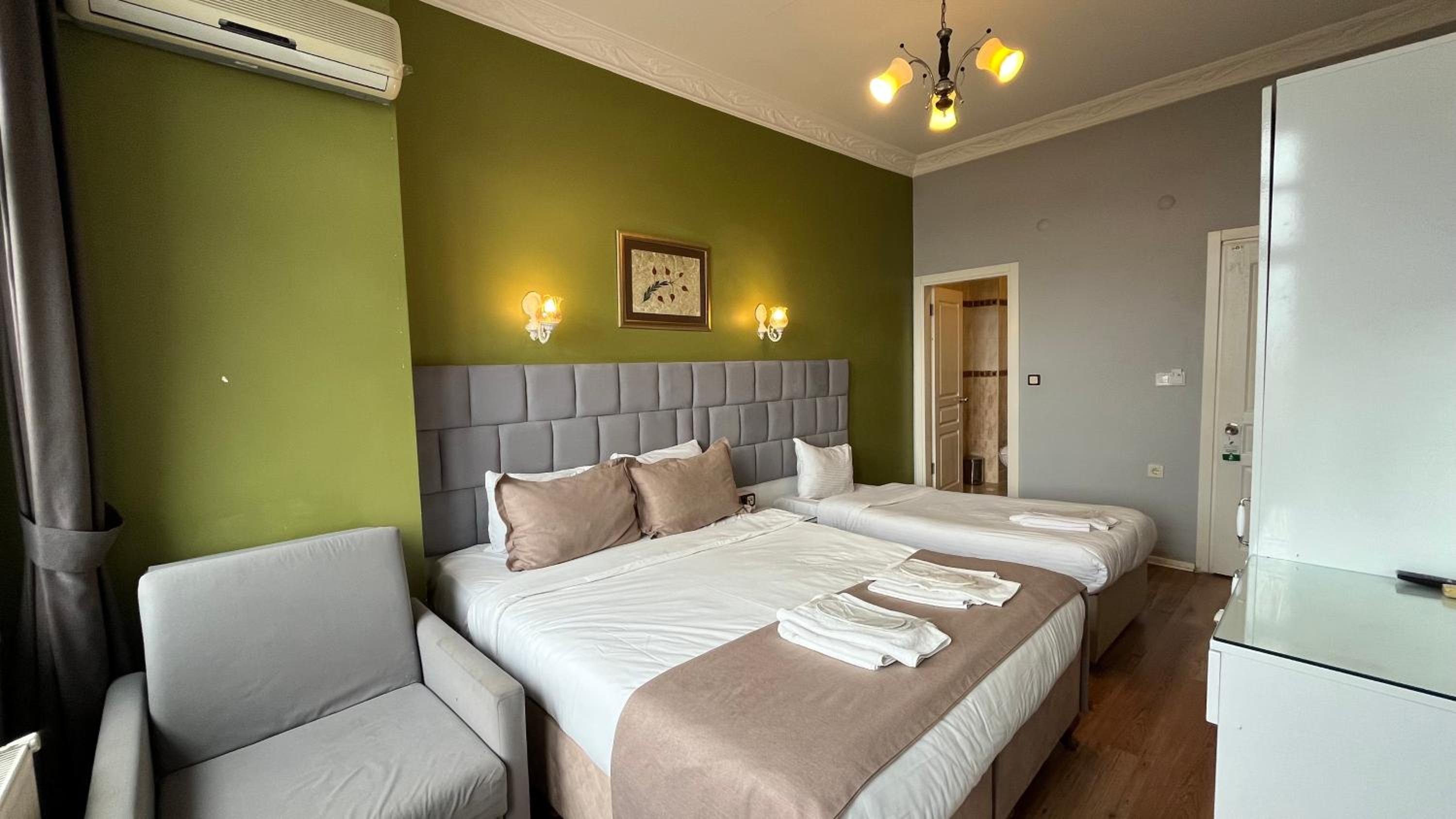 Deluxe Triple Room with Sea View photo 3