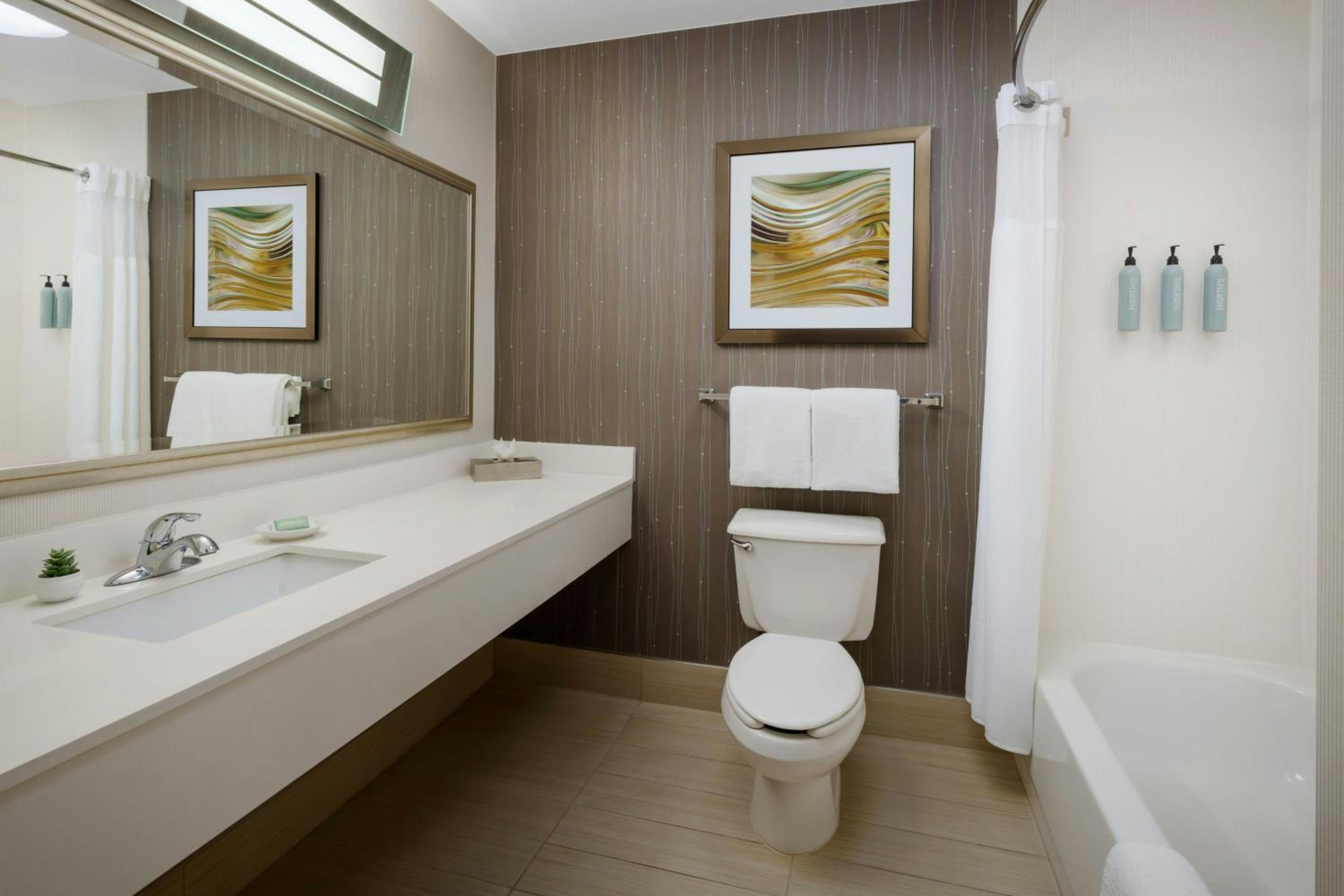 King Room - Hearing Accessible - Photo 12