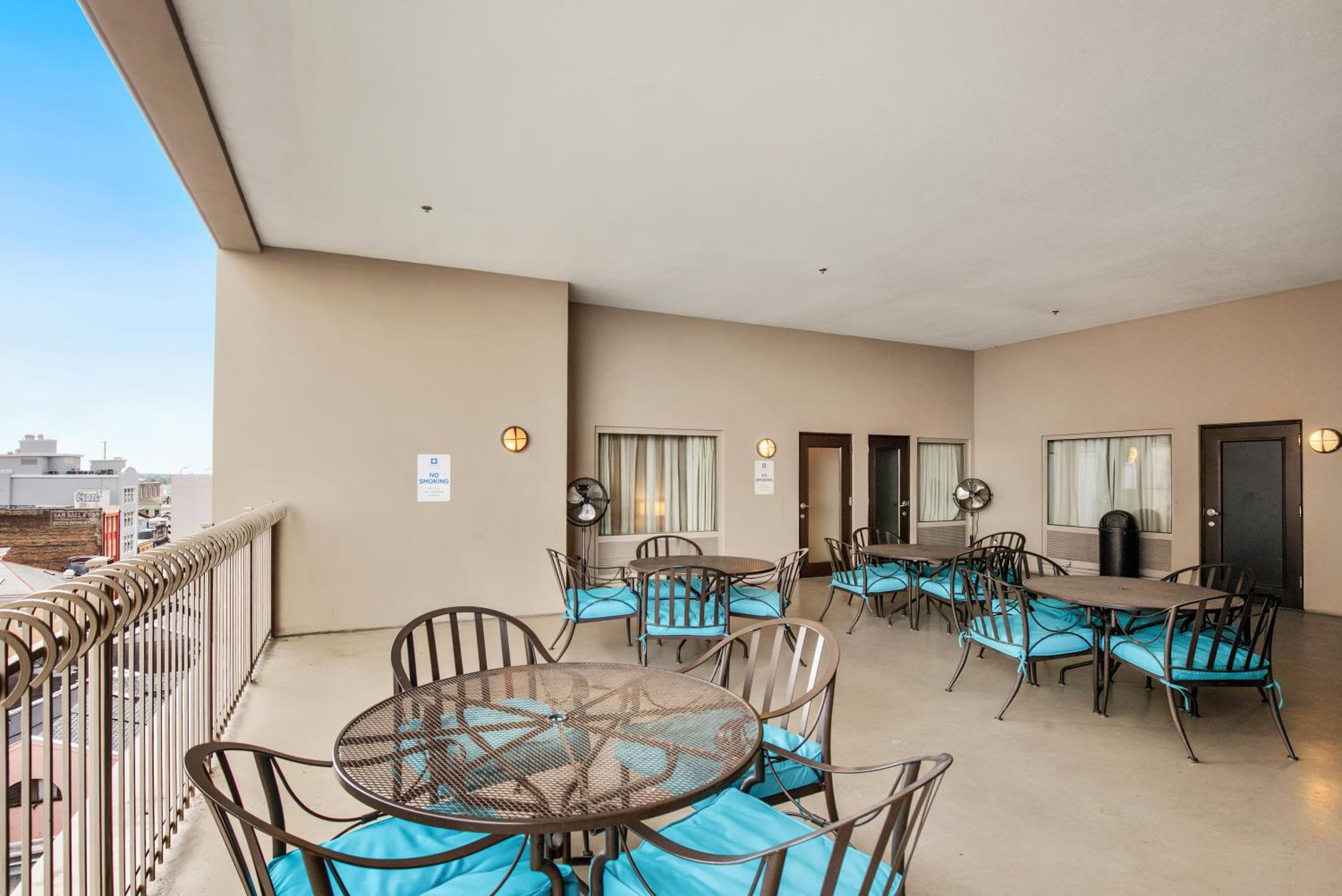 Double Room - Patio - Non-smoking photo 3