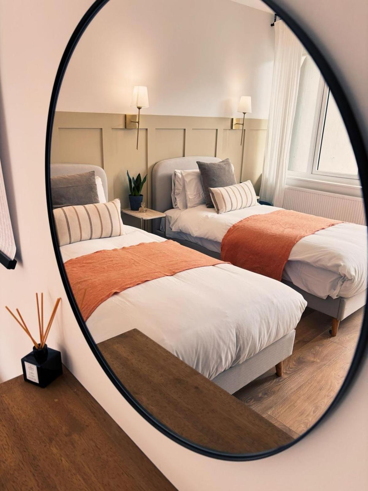 Twin Room - Photo 2