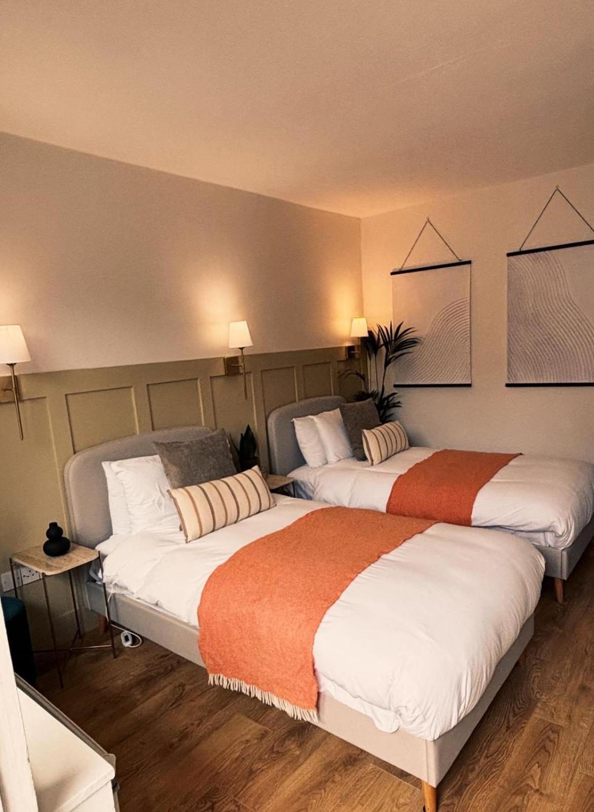 Twin Room - Photo 1