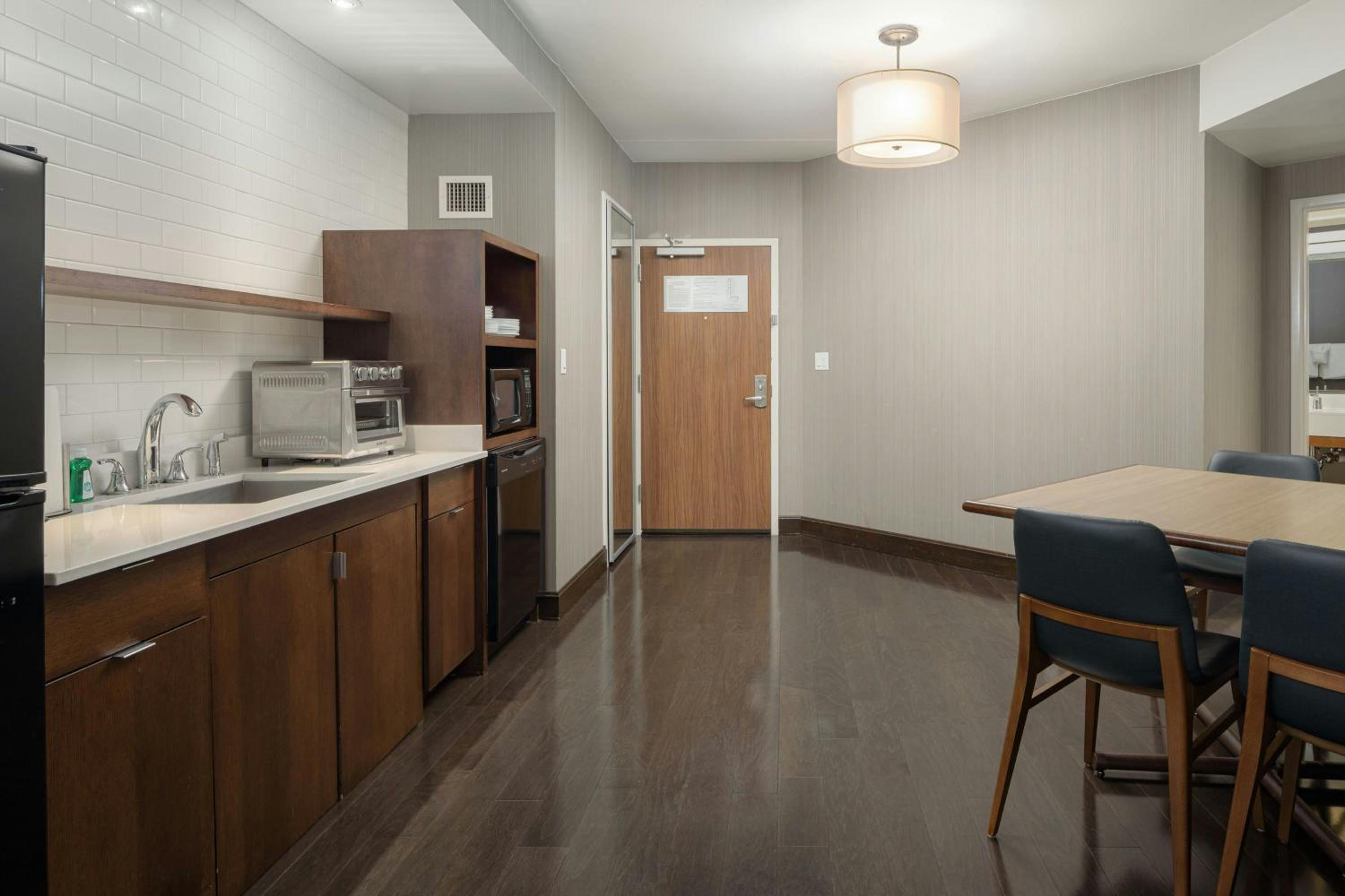 Two-Bedroom Suite with One King Bed, Two Queen Beds, High Floor and Sofa Bed