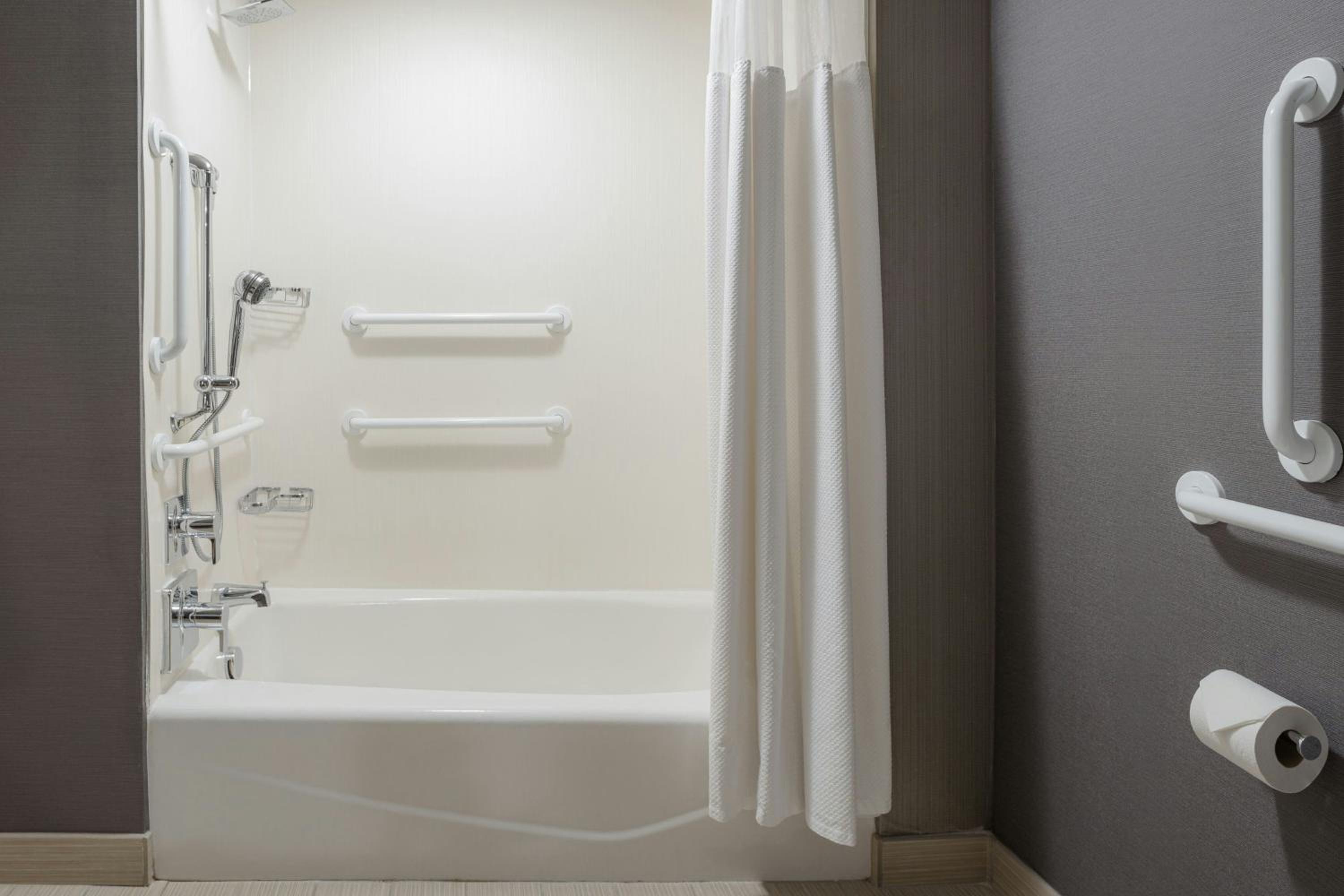 Studio with Two Queen Beds, High Floor, Bathtub and Sofa Bed - Mobility Access/Hearing Accessible