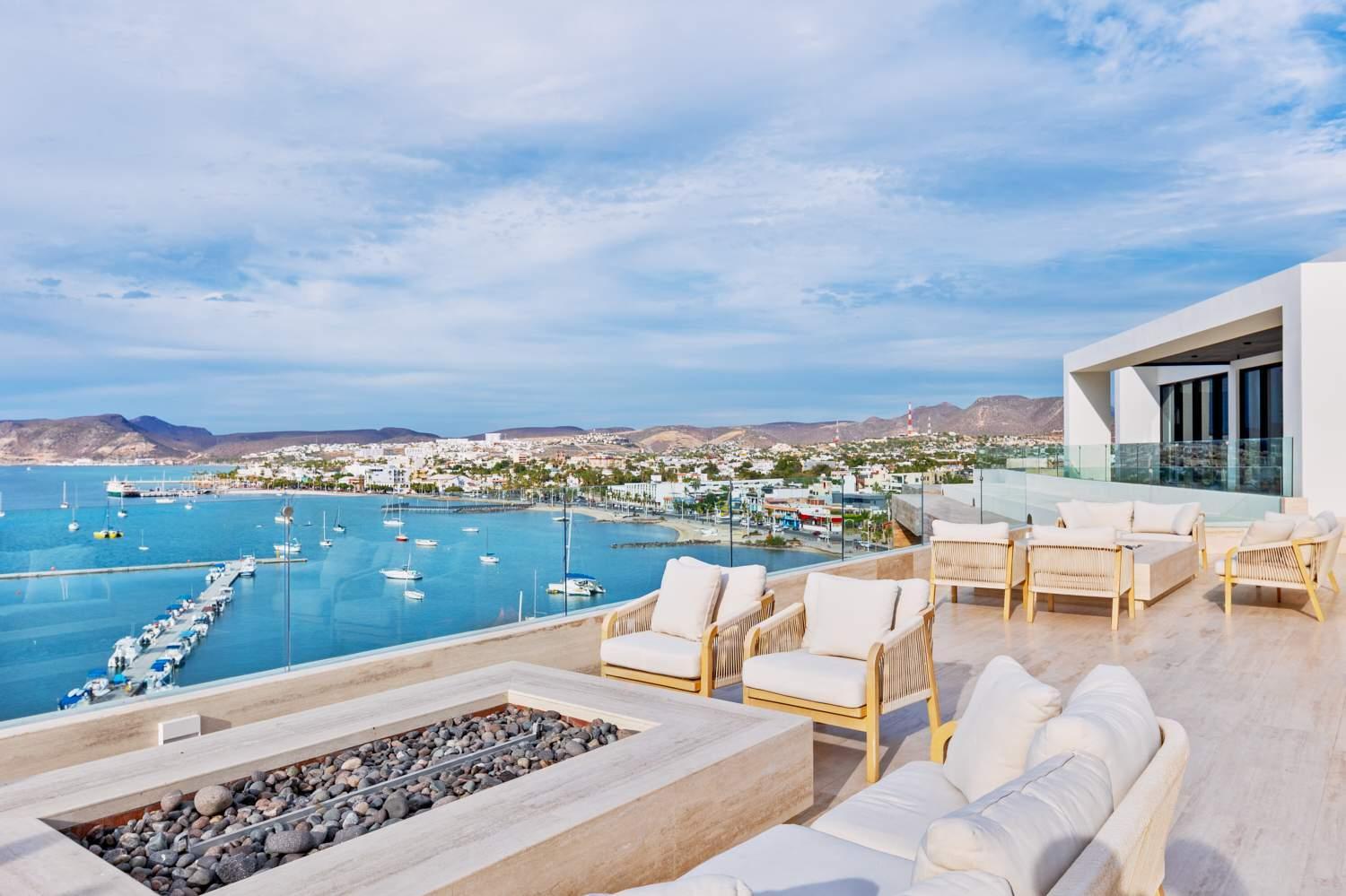 Family Two-Bedroom Apartment with View photo 1