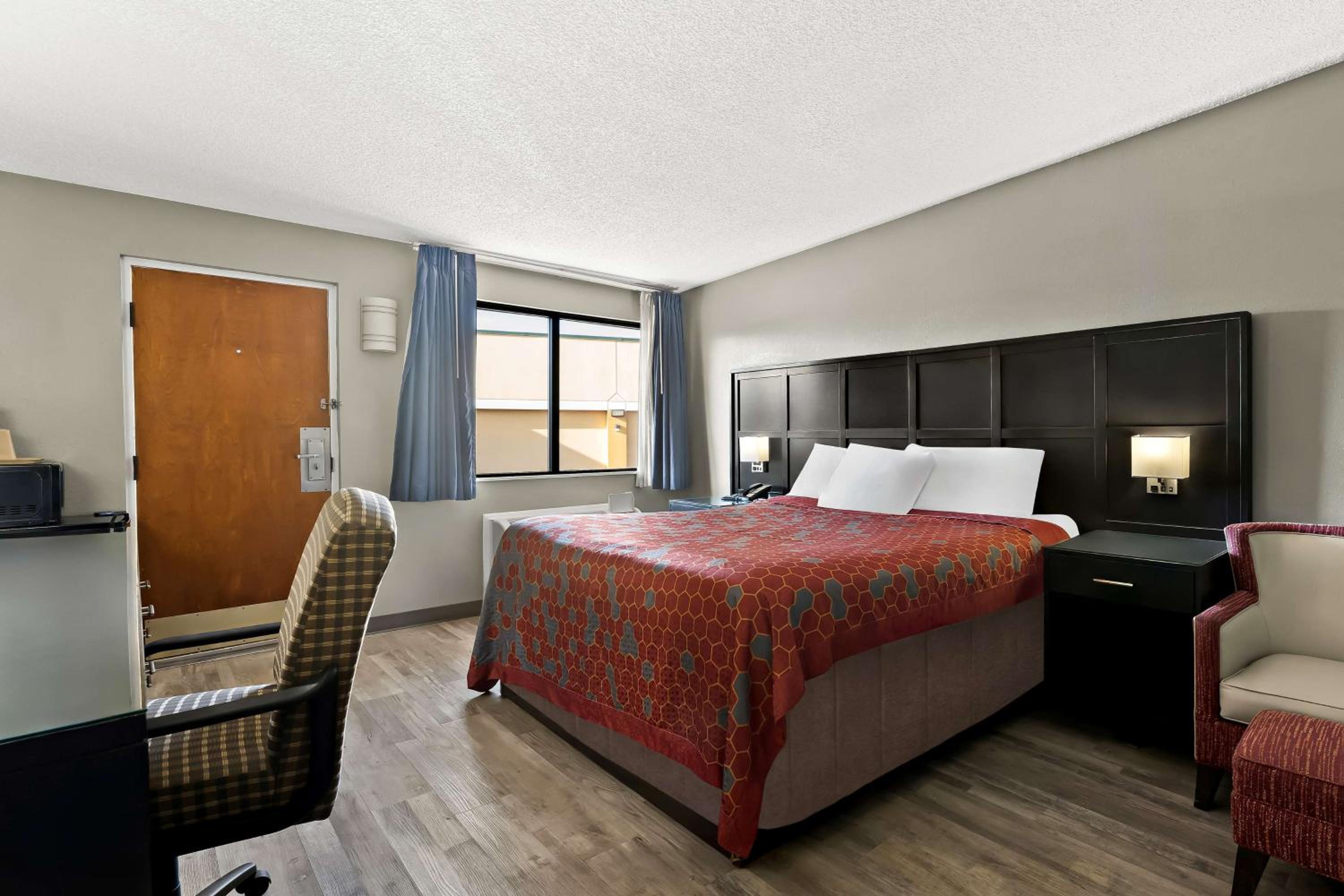 King Room - Accessible/Non-Smoking