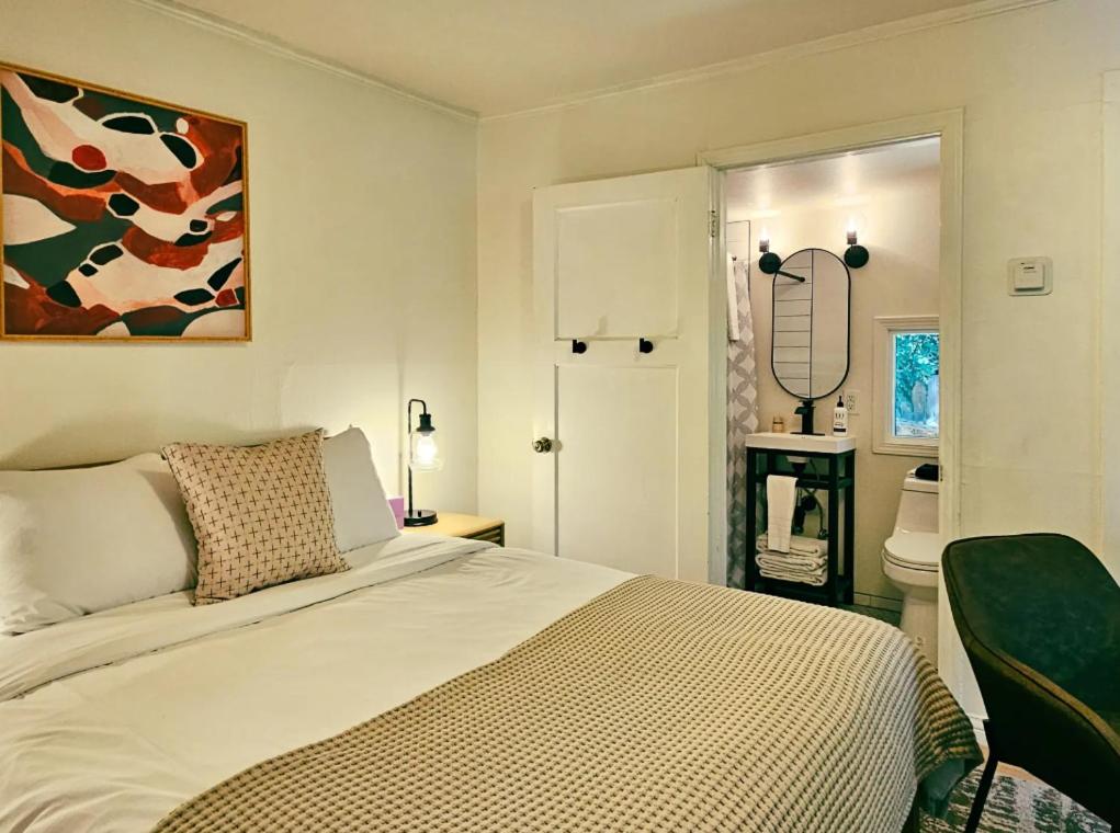 Deluxe Queen Room