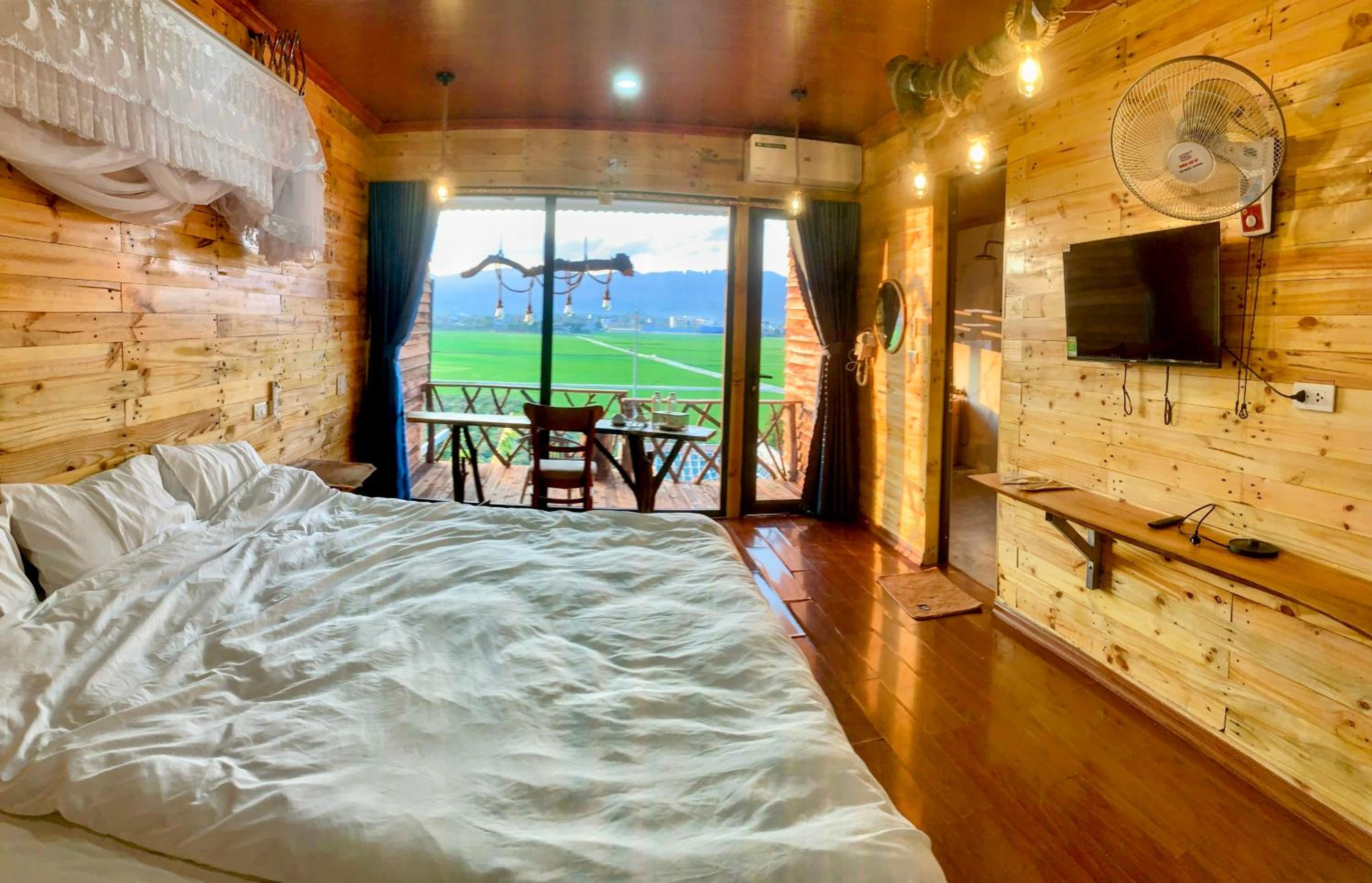 Deluxe Bungalow with Garden View photo 2