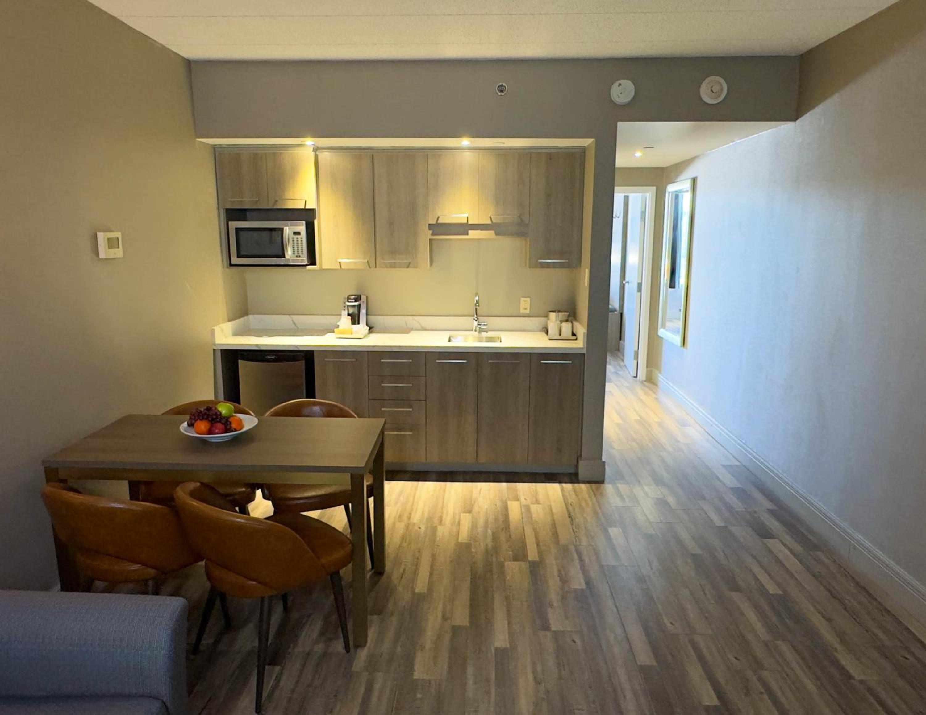 King Suite with Sofa Bed - Non Smoking - Photo 4