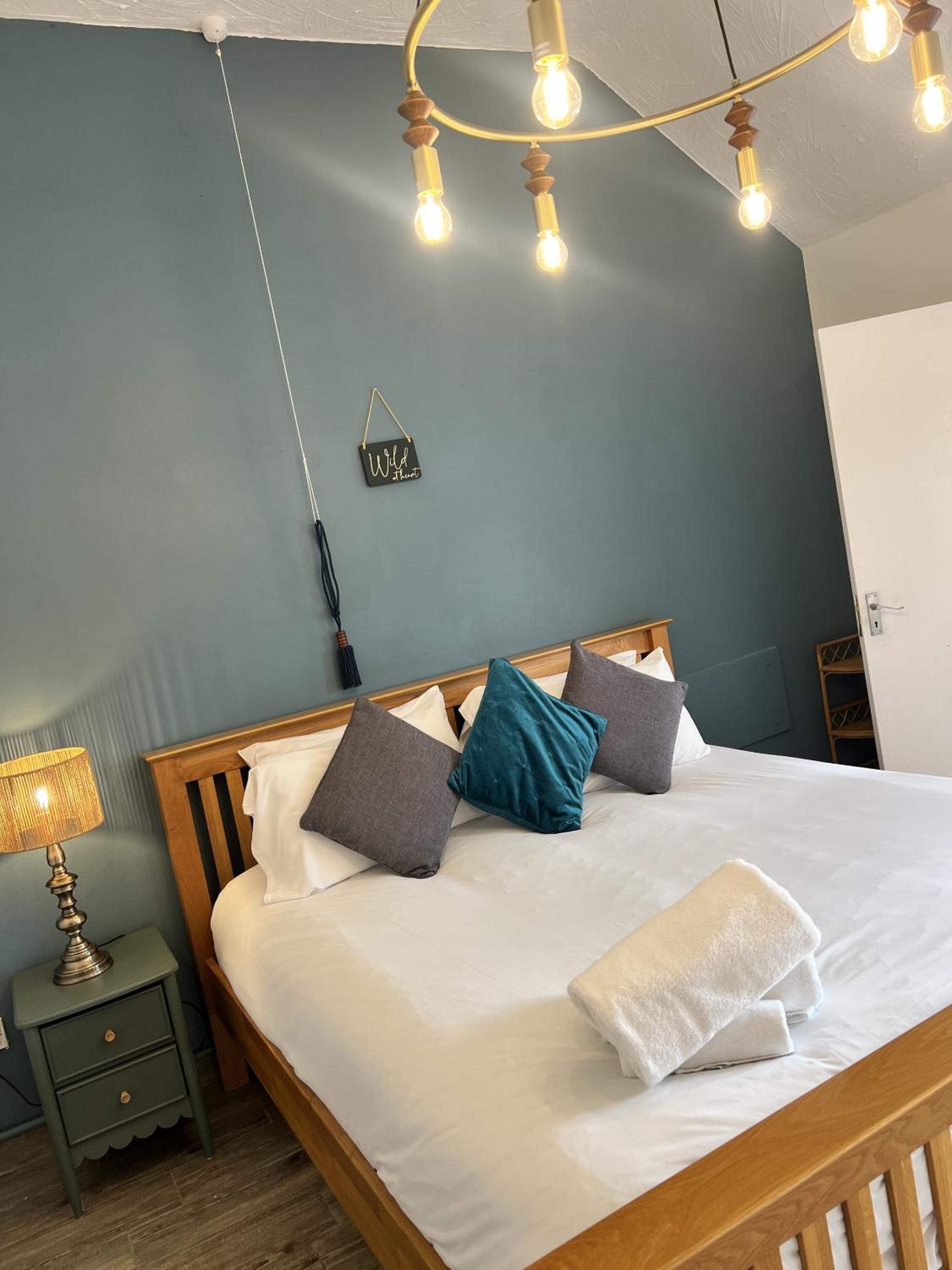 Deluxe King Room - Photo 3