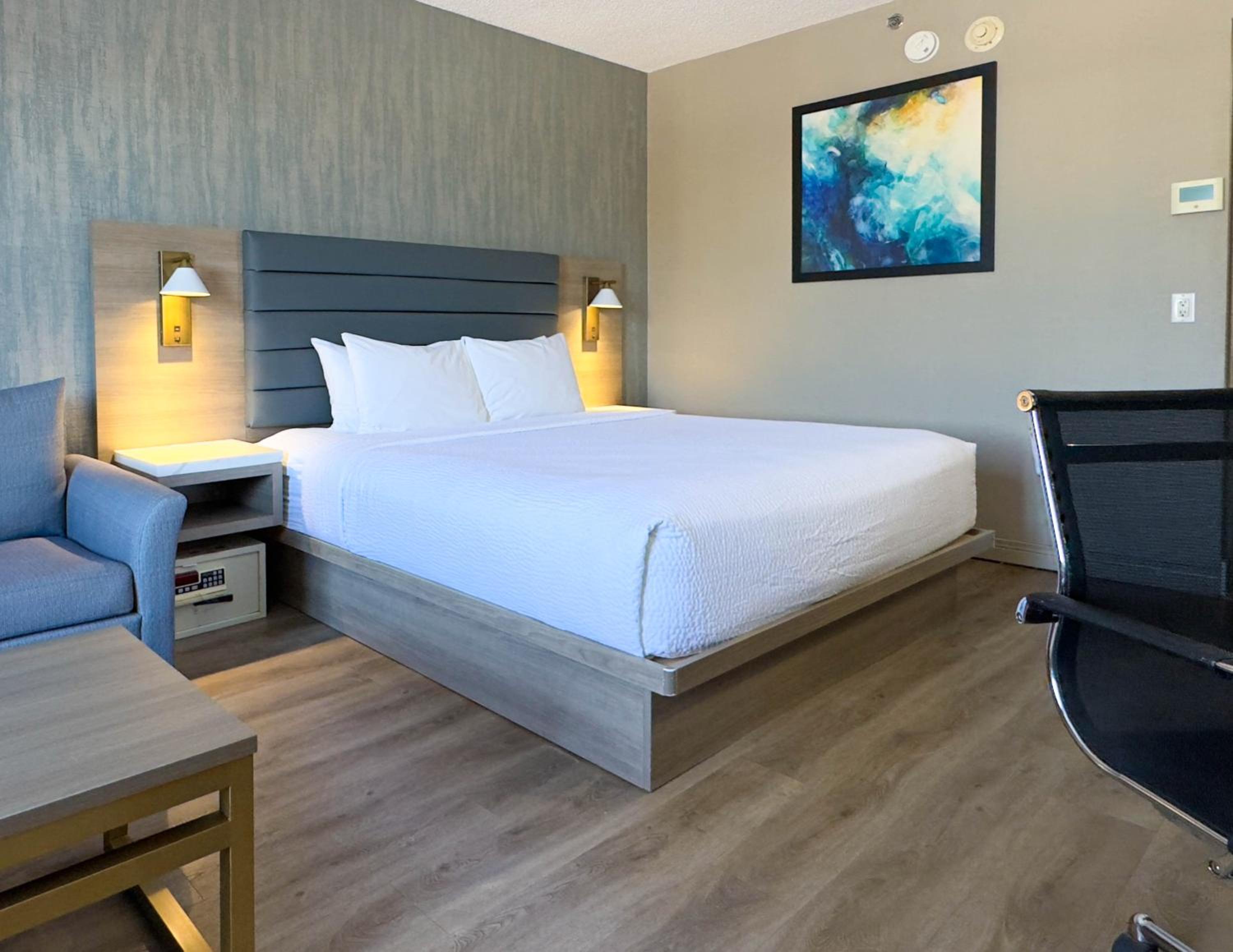 Suite with One Double Bed - Accessible/Non-Smoking