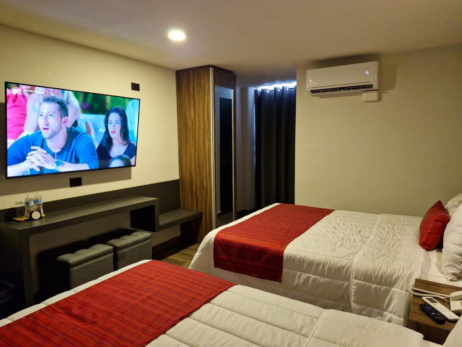 Deluxe Queen Room with Two Queen Beds photo 1