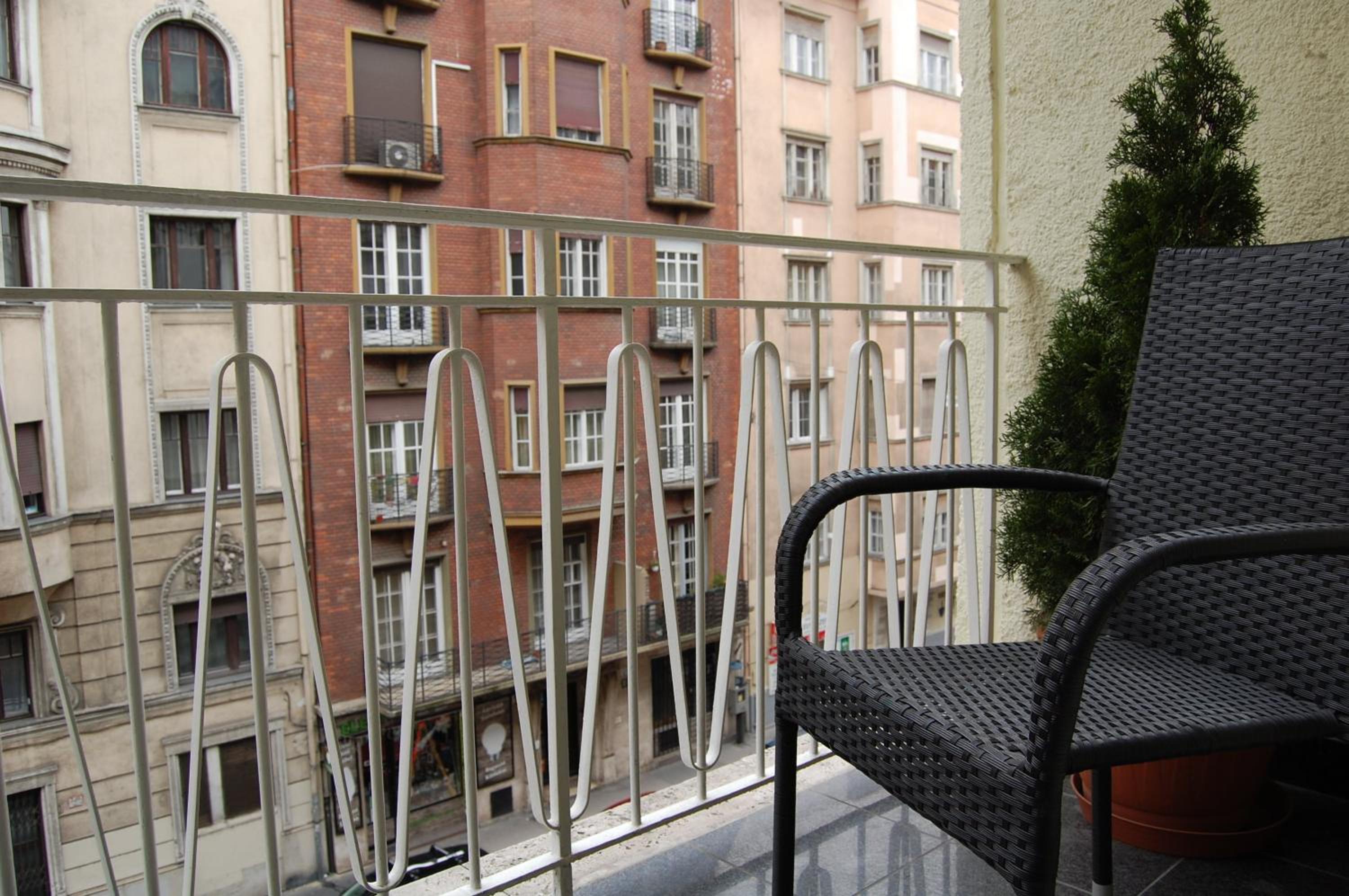 Apartment with Terrace - Photo 56