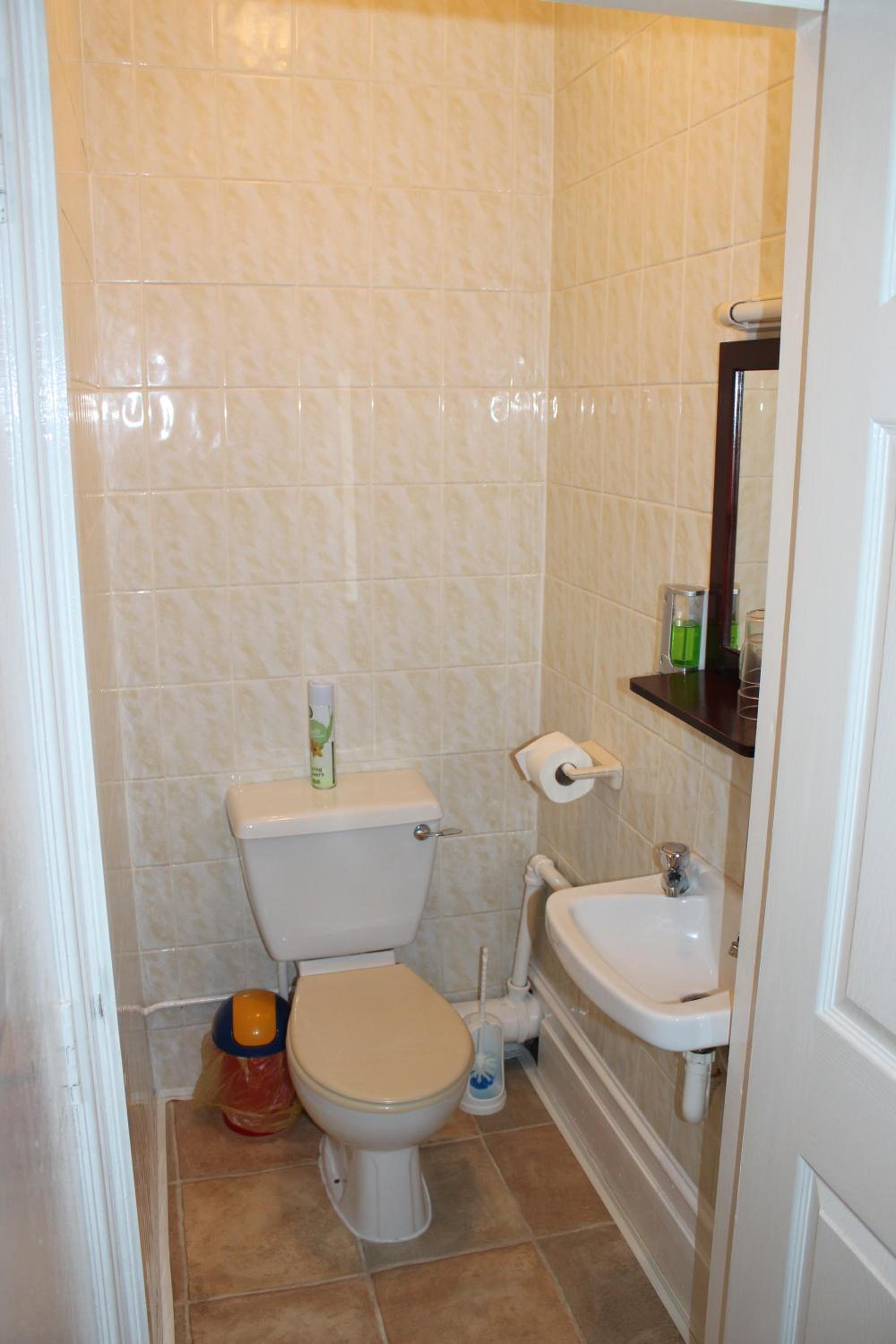 Standard Twin Room - Photo 5