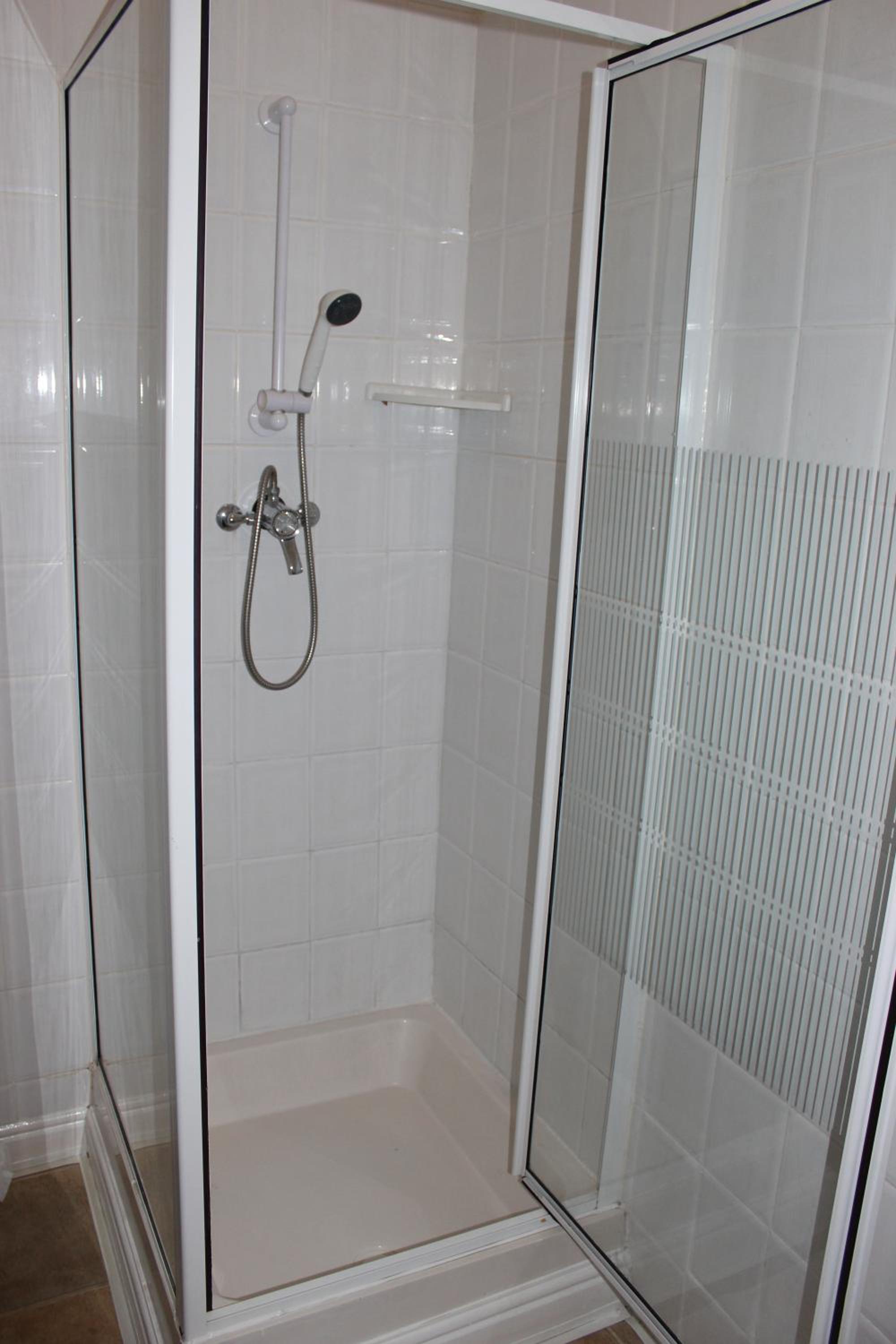 Large Double Room - Photo 4