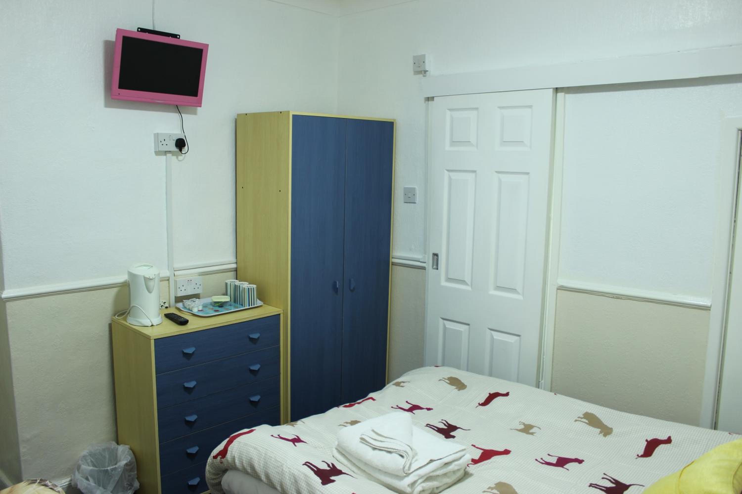 Standard Twin Room - Photo 3