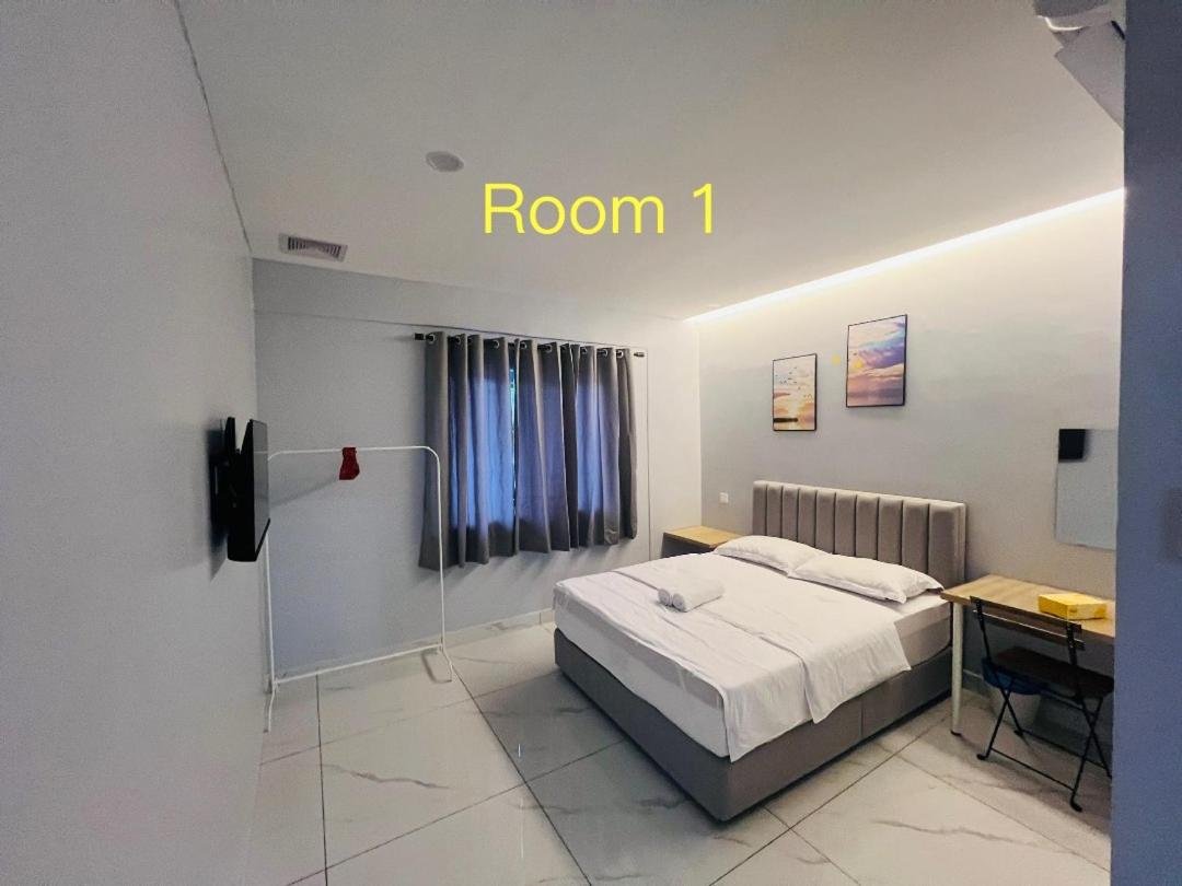 Three-Bedroom Suite - Photo 6