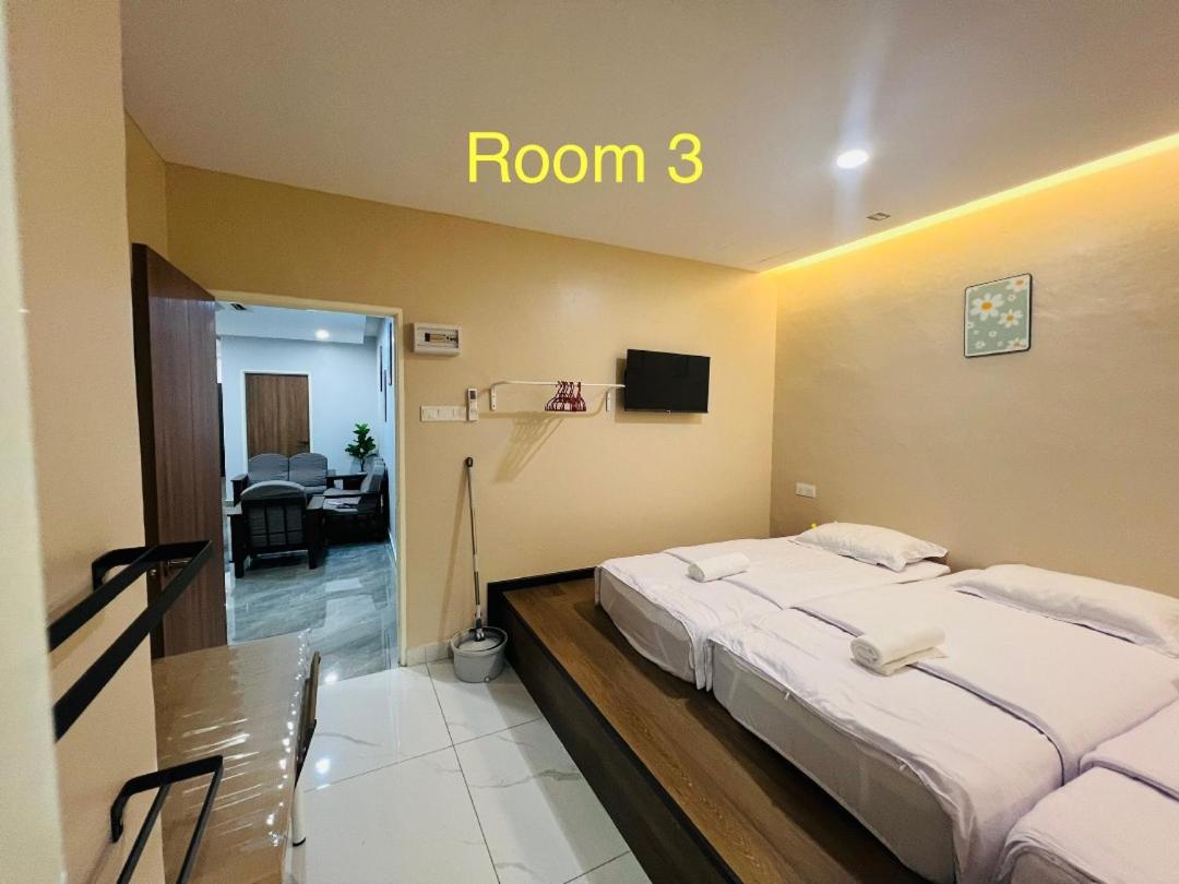 Three-Bedroom Suite - Photo 9
